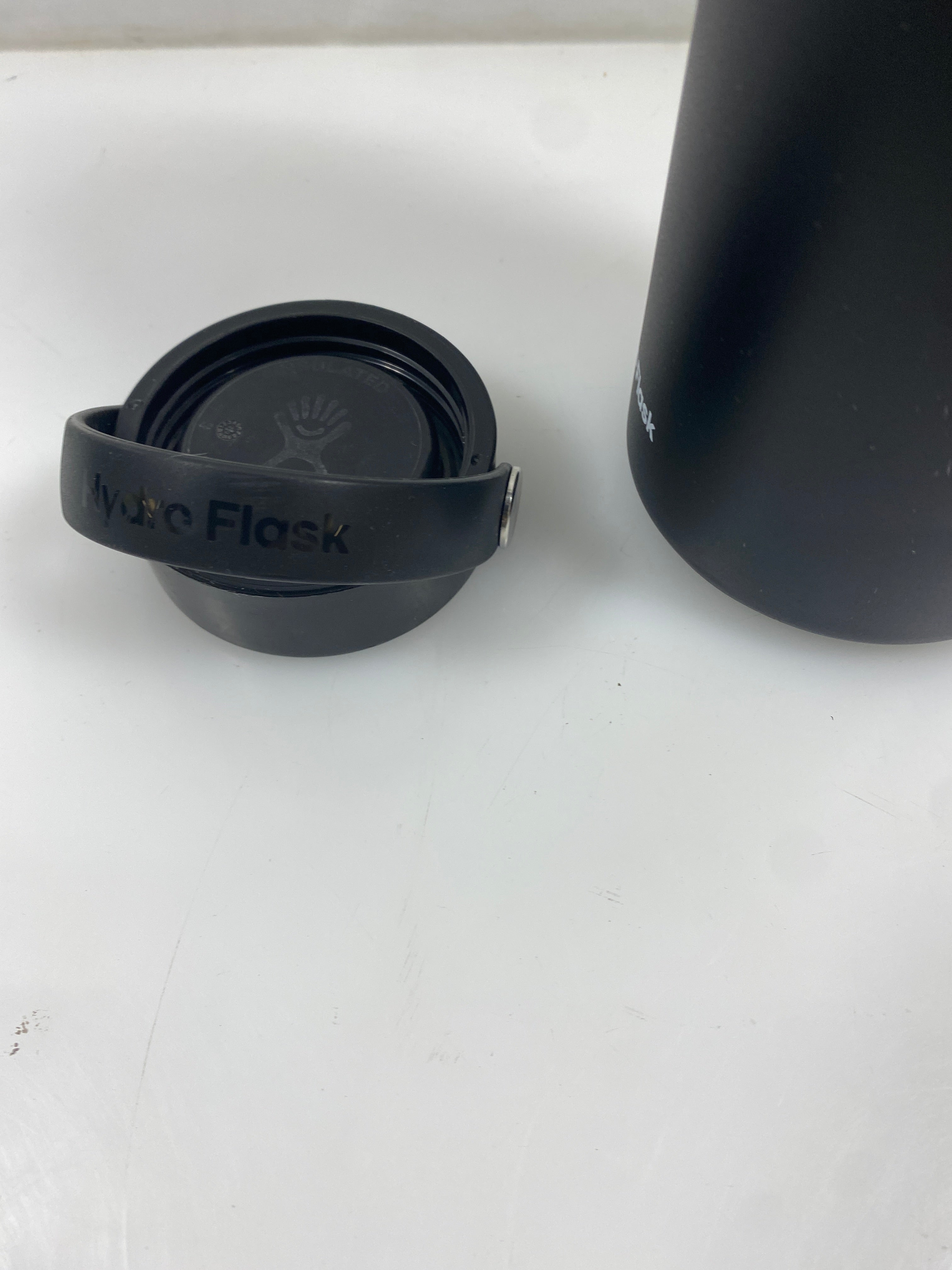 Hydro Flask Black Water Bottle 32oz