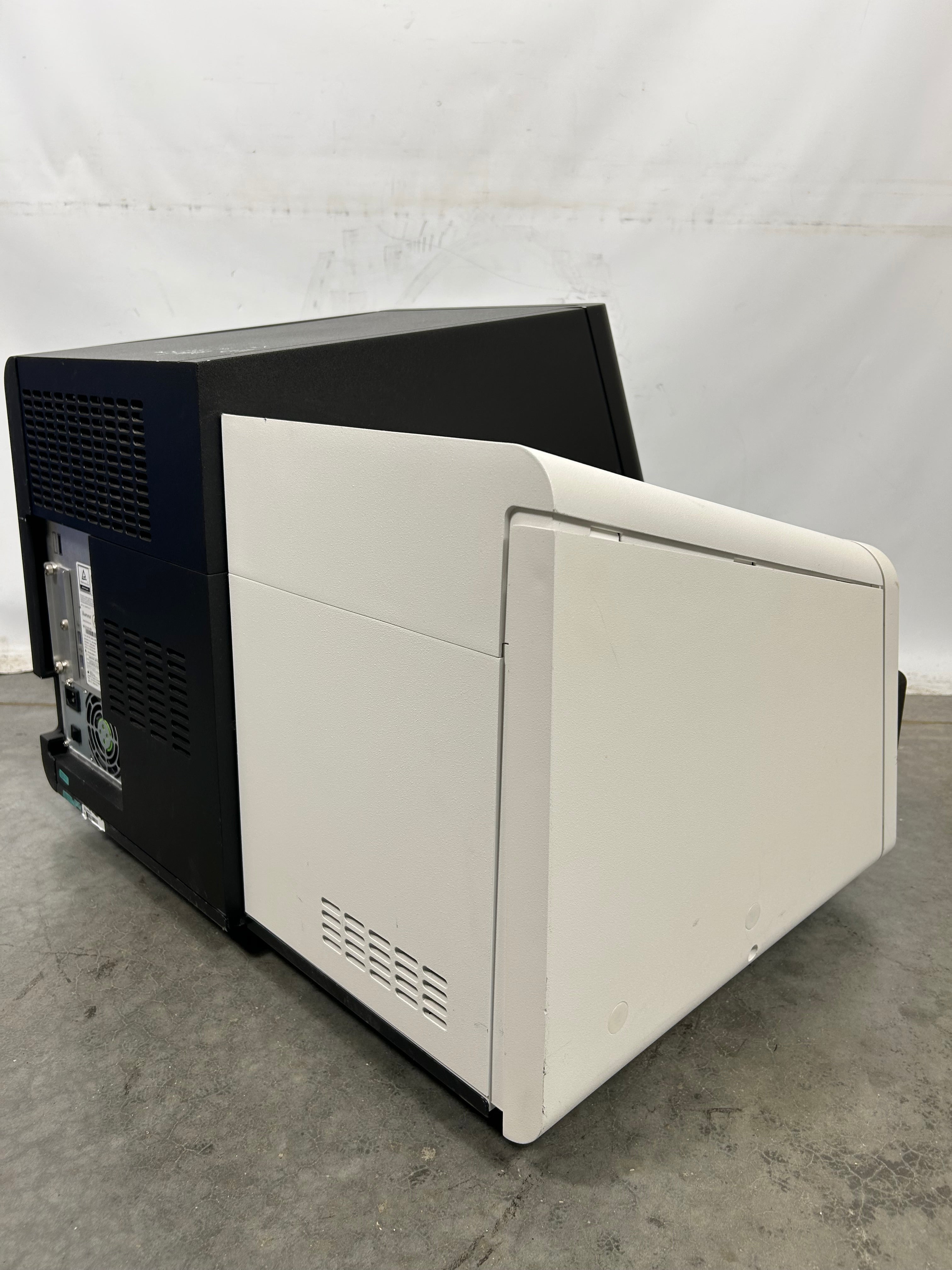 Illumina MiSeq Desktop DNA Sequencer