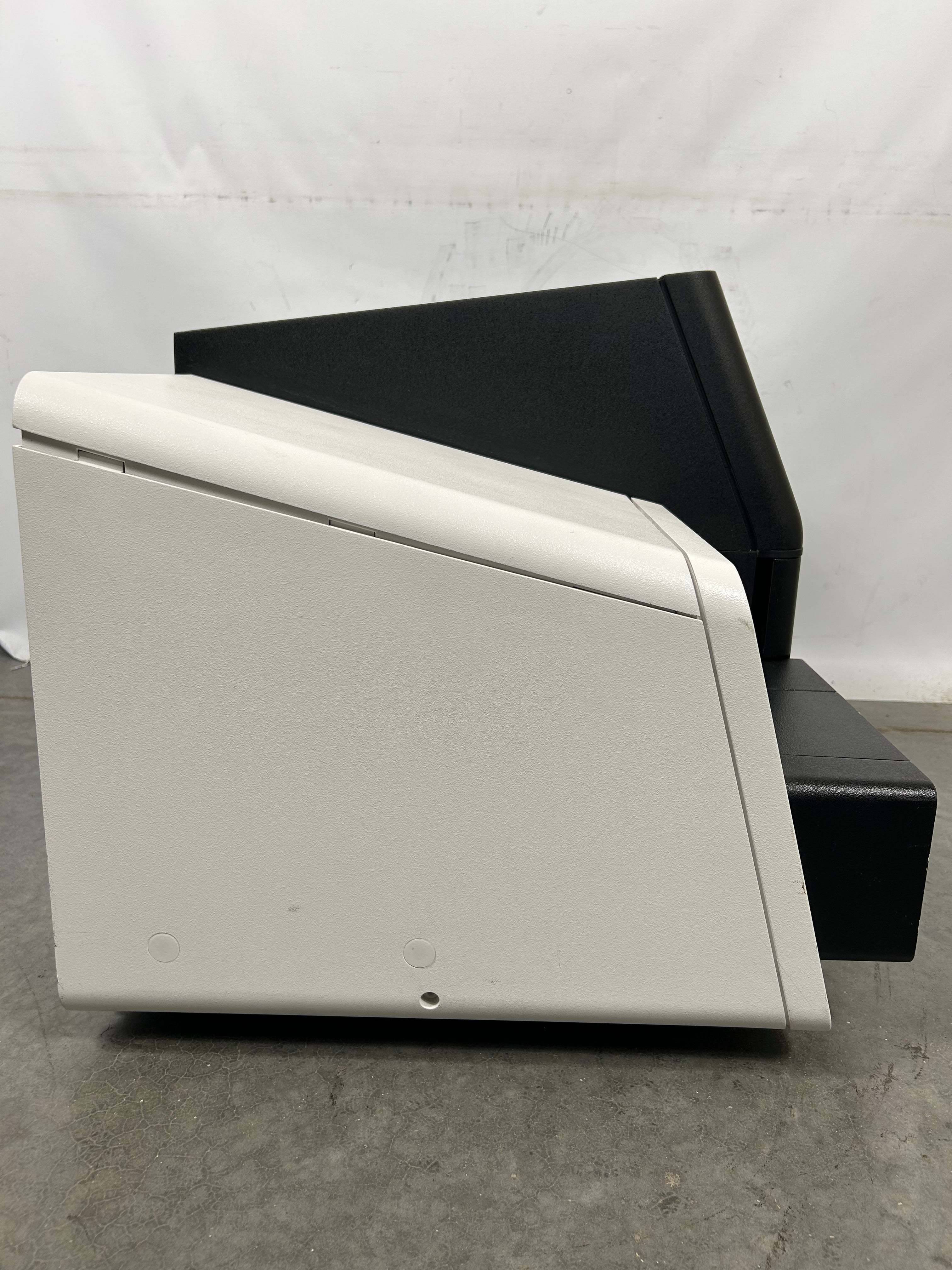 Illumina MiSeq Desktop DNA Sequencer