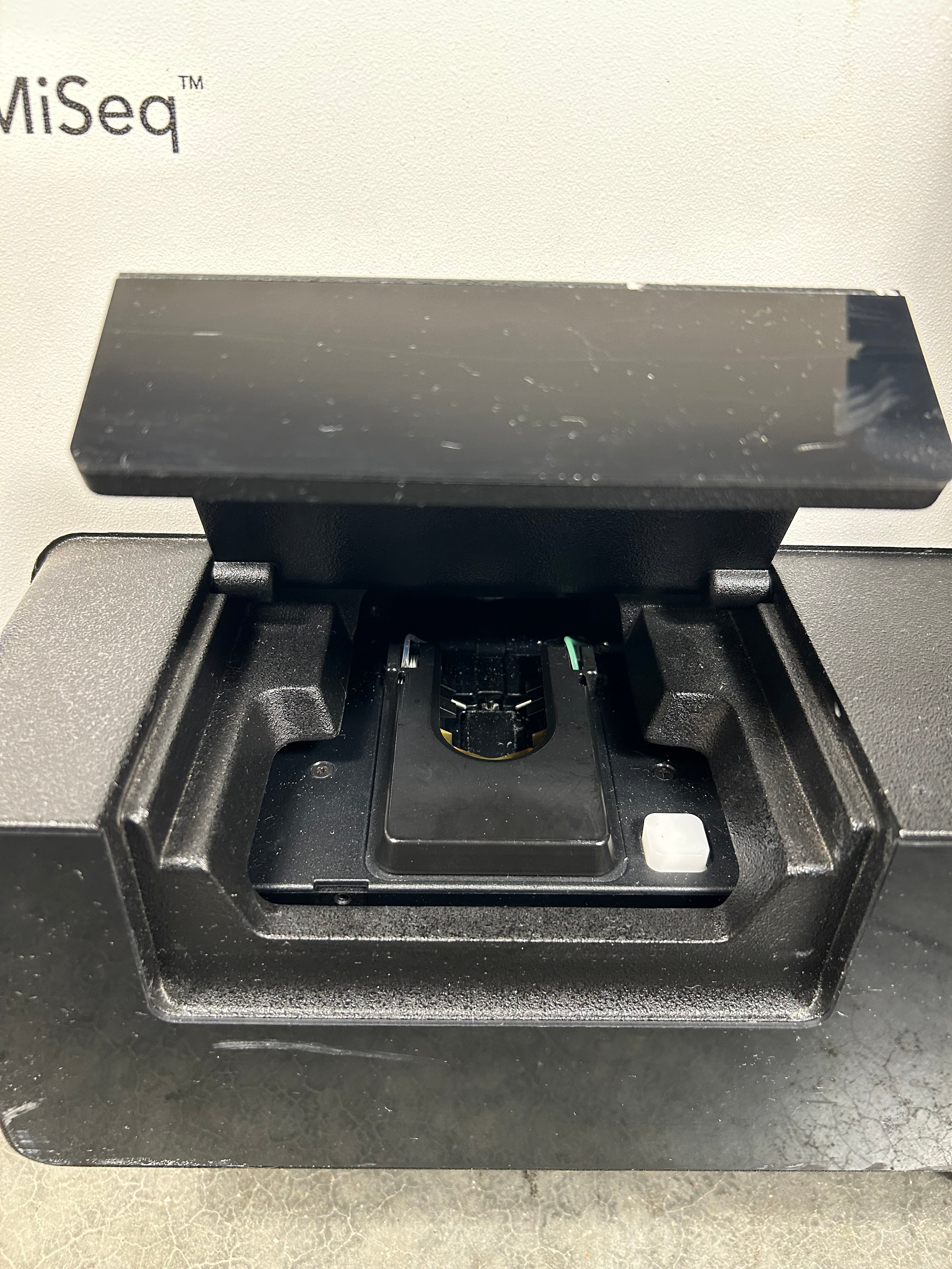 Illumina MiSeq Desktop DNA Sequencer