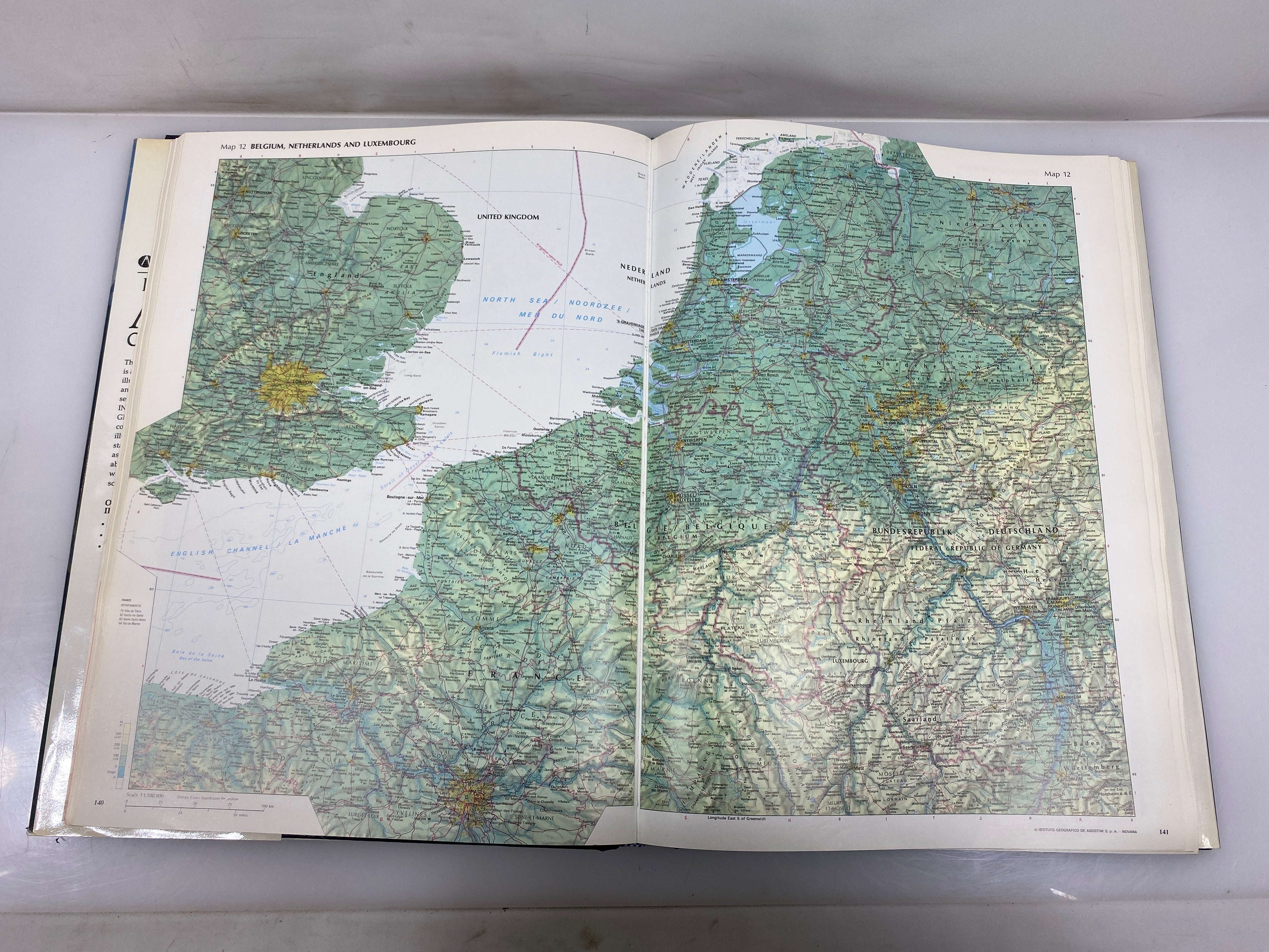 Illustrated Atlas of the World Rand McNally 1985 HCDJ