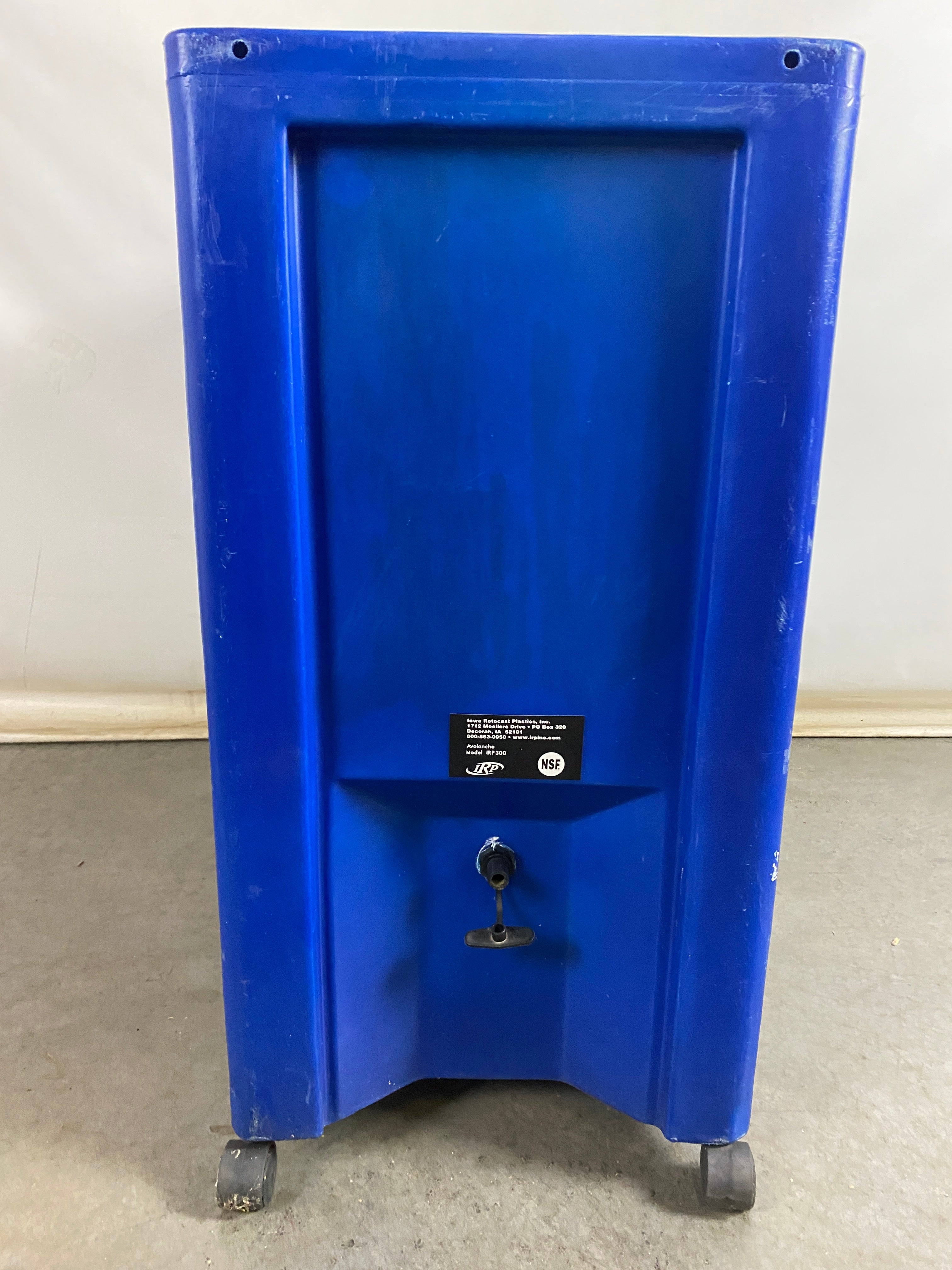 Iowa Rotocast Plastics Avalanche Rolling Cooler IRP300
