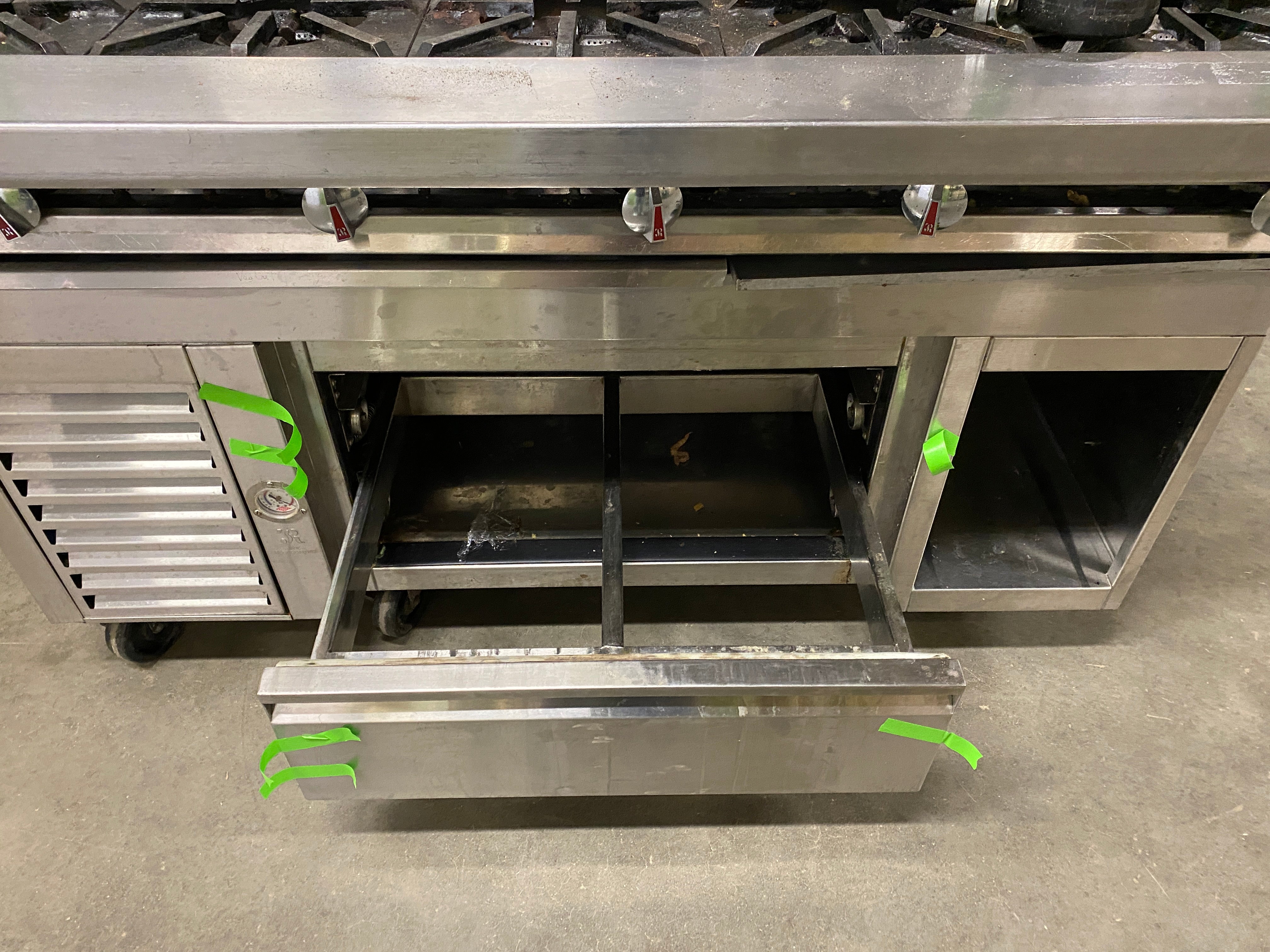 Jade Refrigeration 5 Cast Iron Stove Tops w/ Refrigerated Drawers and Container #2 *Does Not Work*