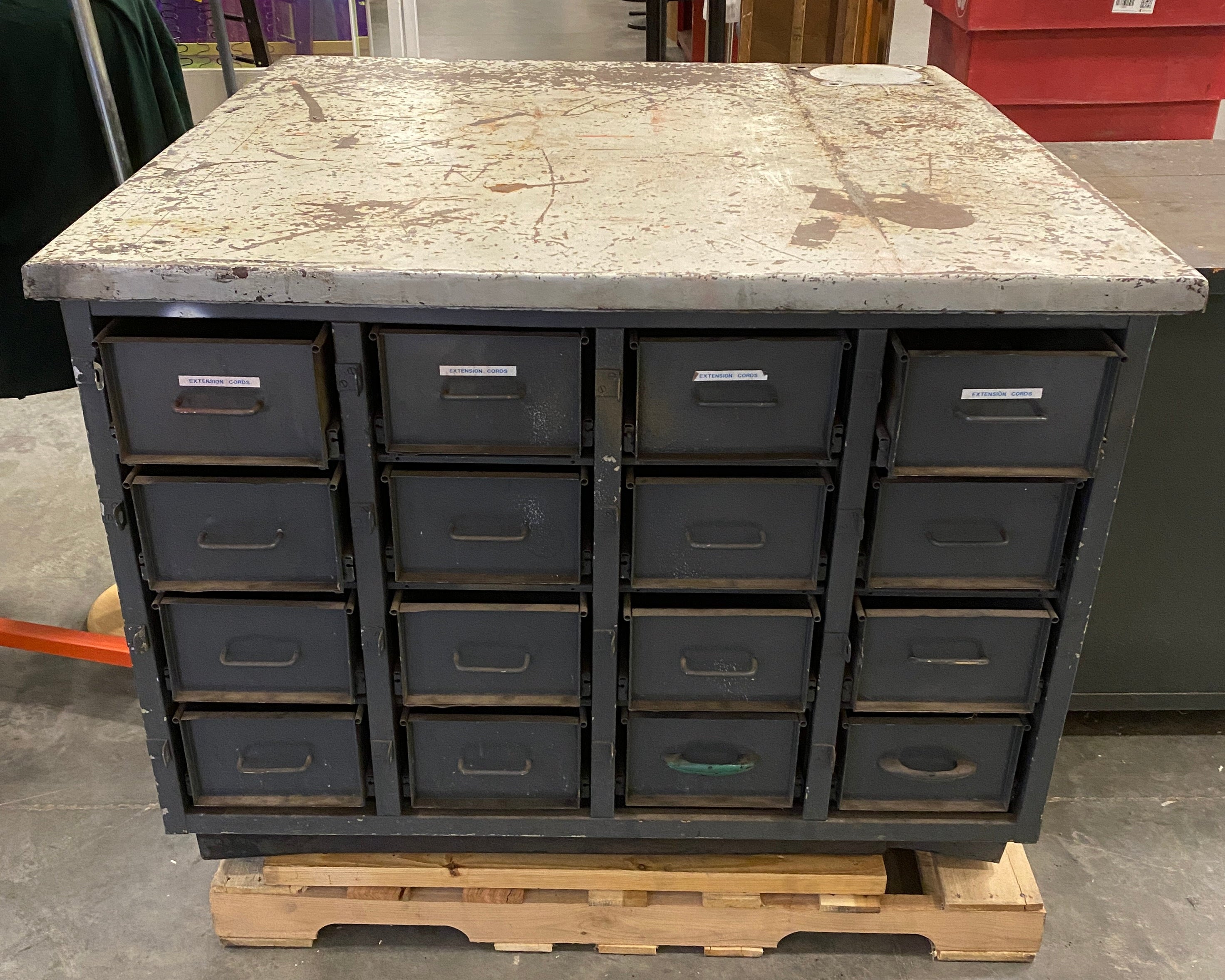 Large Steel 32 Drawer Tool Table w/ Mount