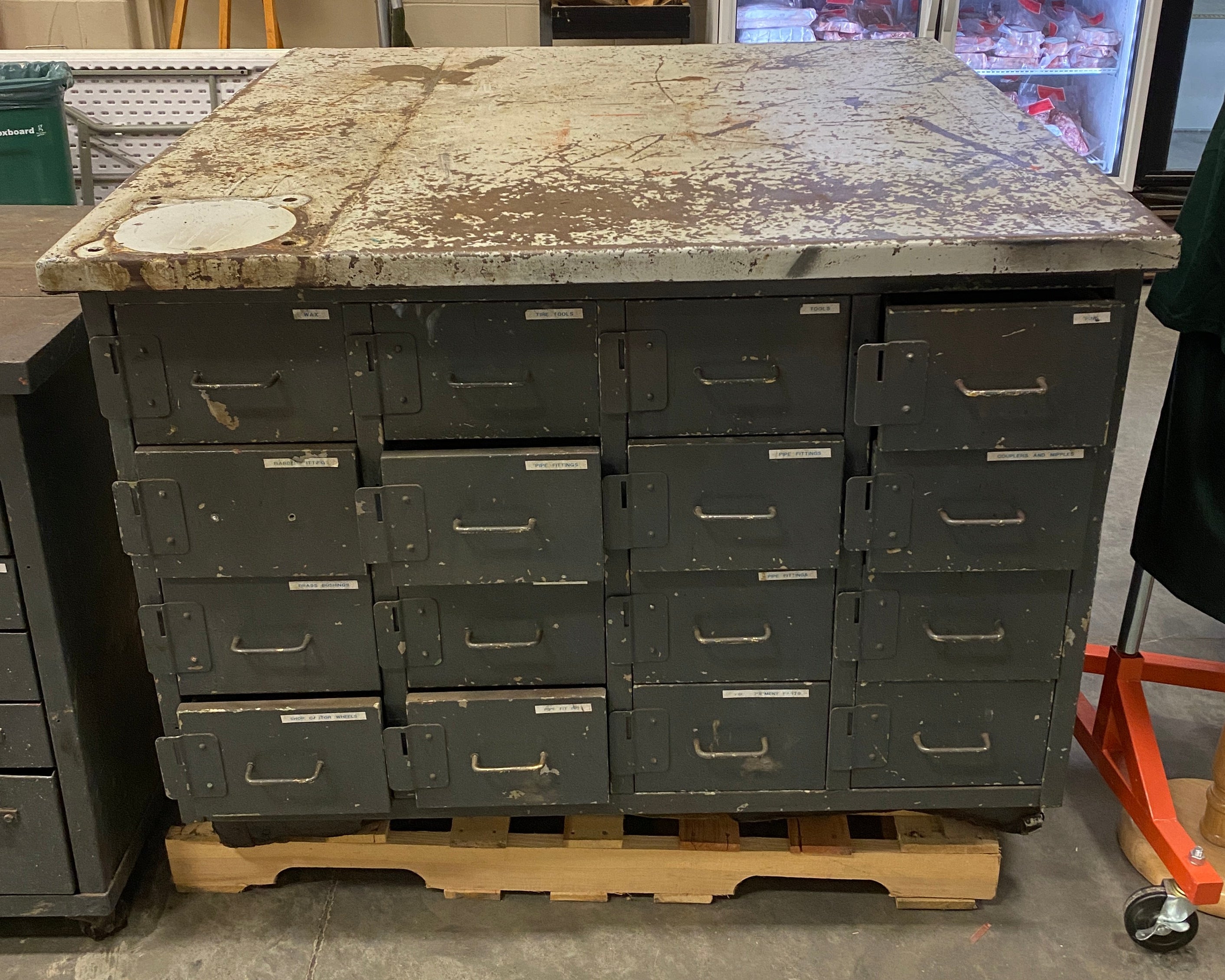 Large Steel 32 Drawer Tool Table w/ Mount