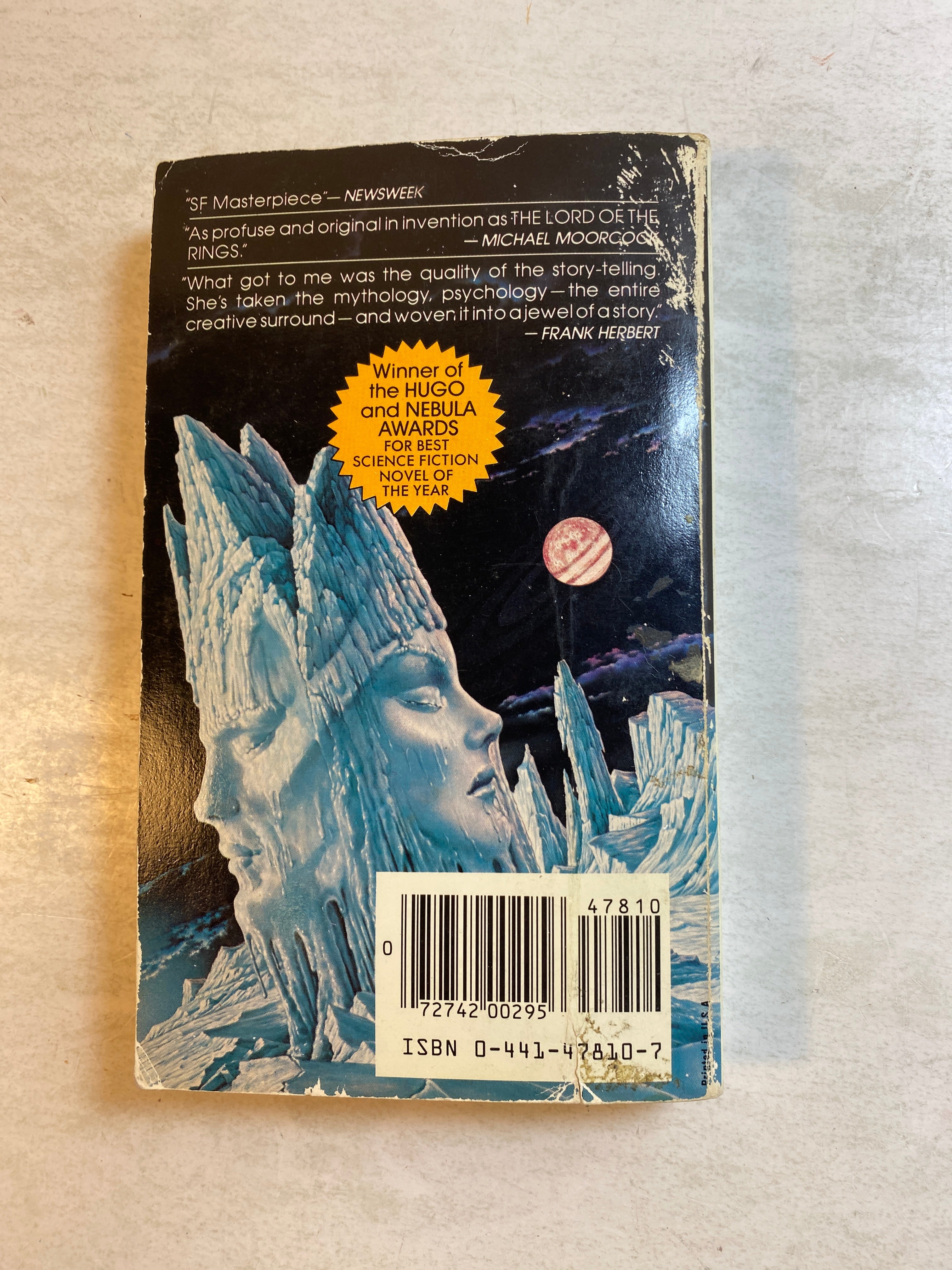 Left Hand of Darkness Ursula Le Guin paperback 1976