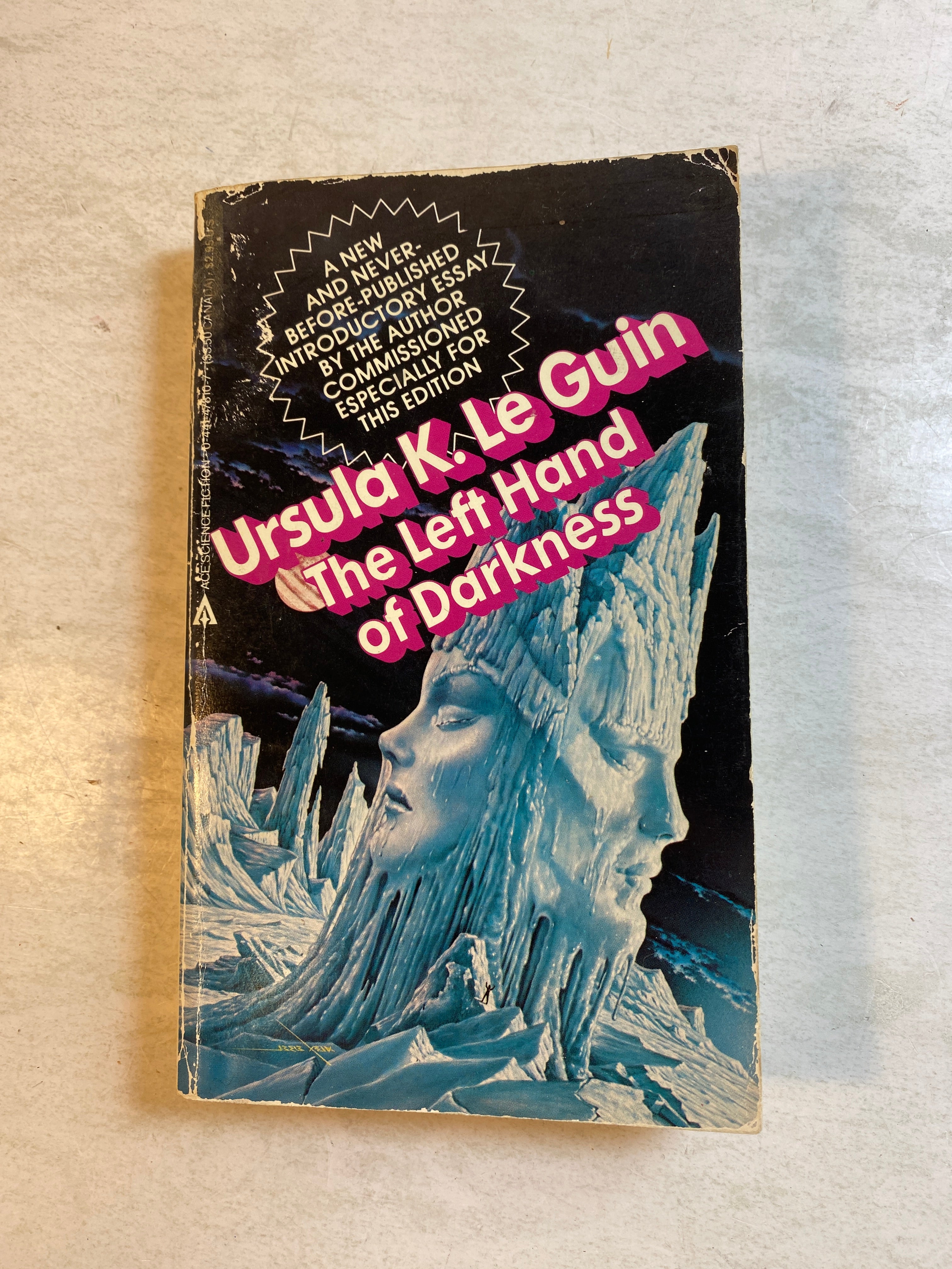 Left Hand of Darkness Ursula Le Guin paperback 1976