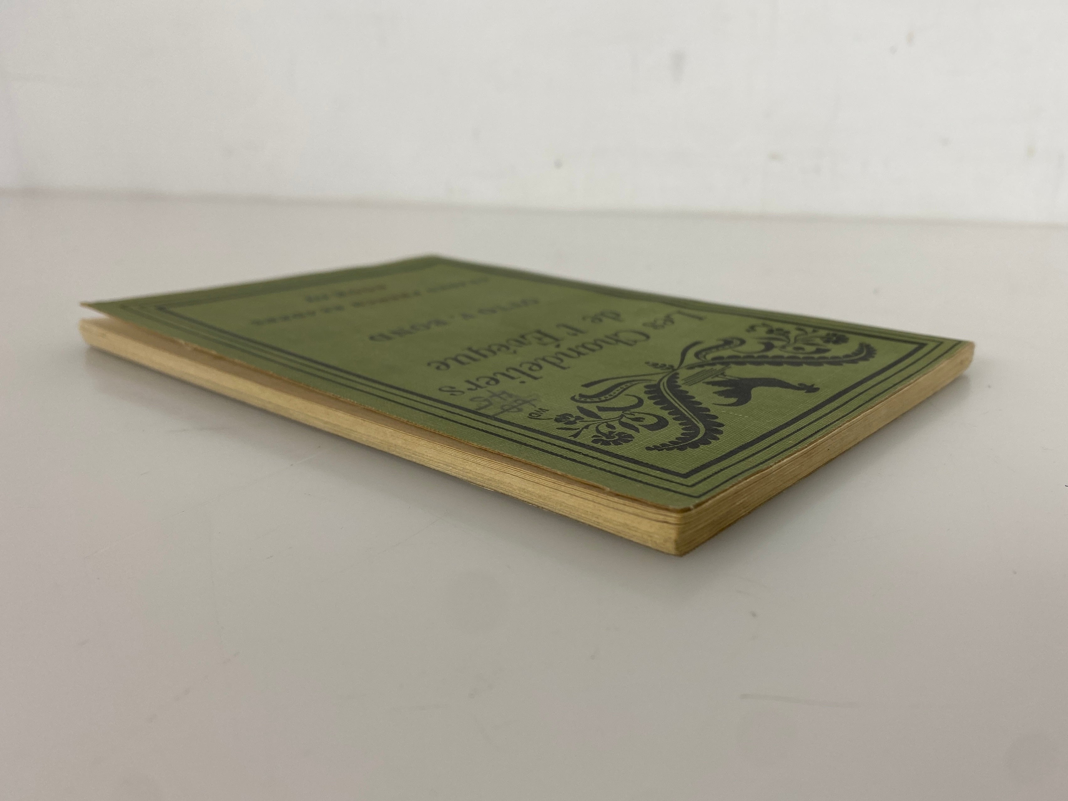 Les Chandeliers de l'Eveque by Otto Bond Graded French Reader III 1936 SC