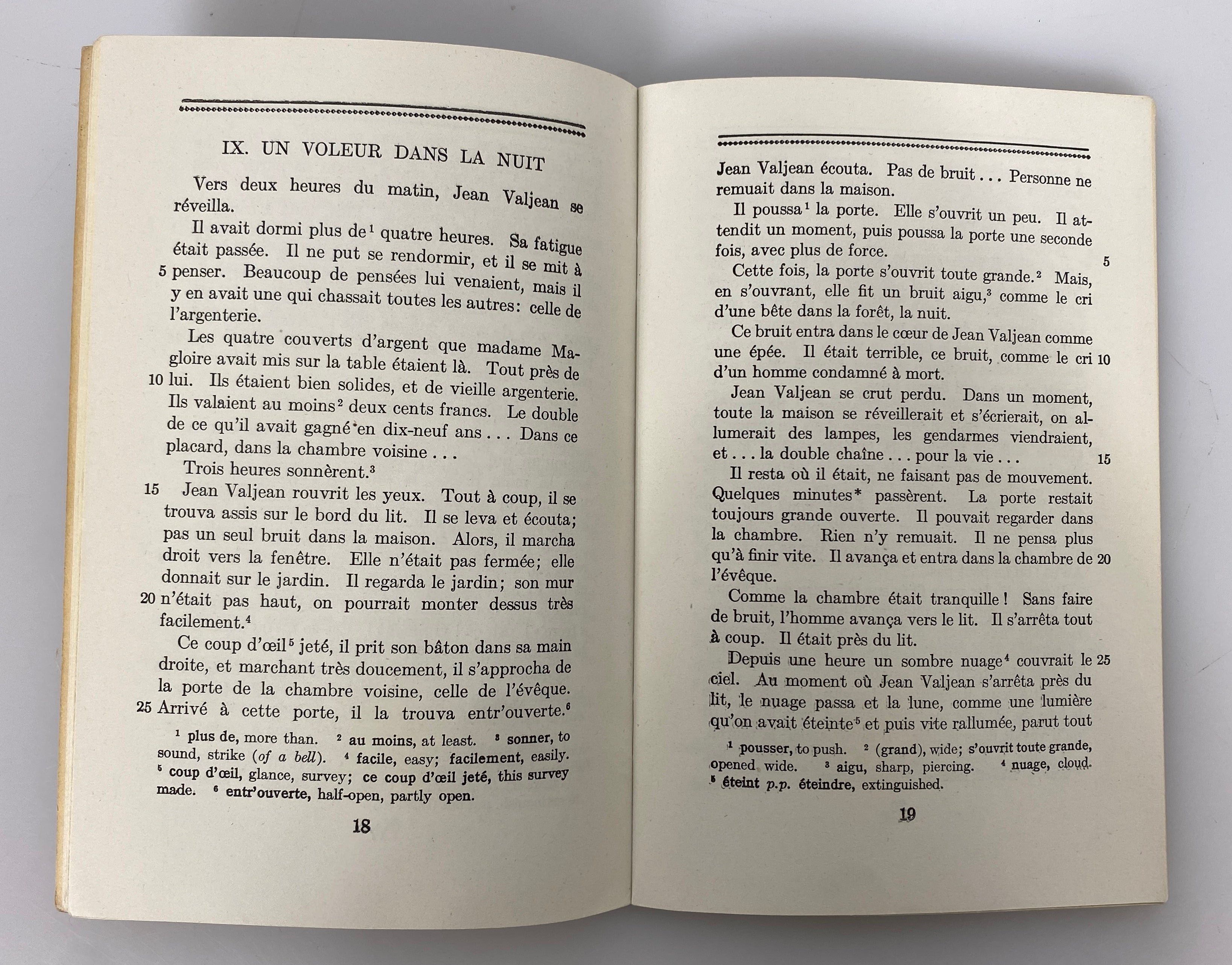 Les Chandeliers de l'Eveque by Otto Bond Graded French Reader III 1936 SC