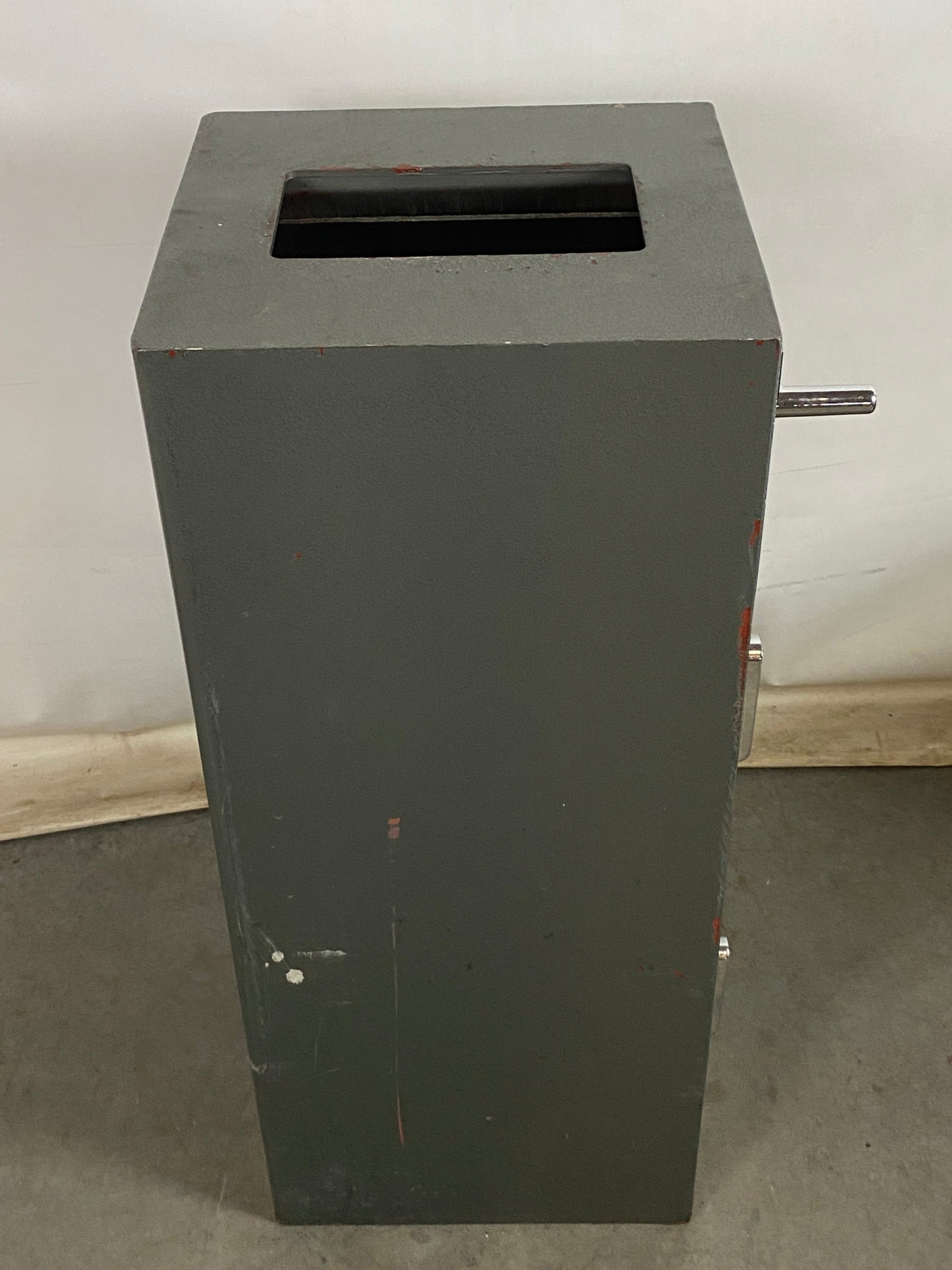 Locksmith Dealers of America #RKK-2 Lockable Safe w/ Keys