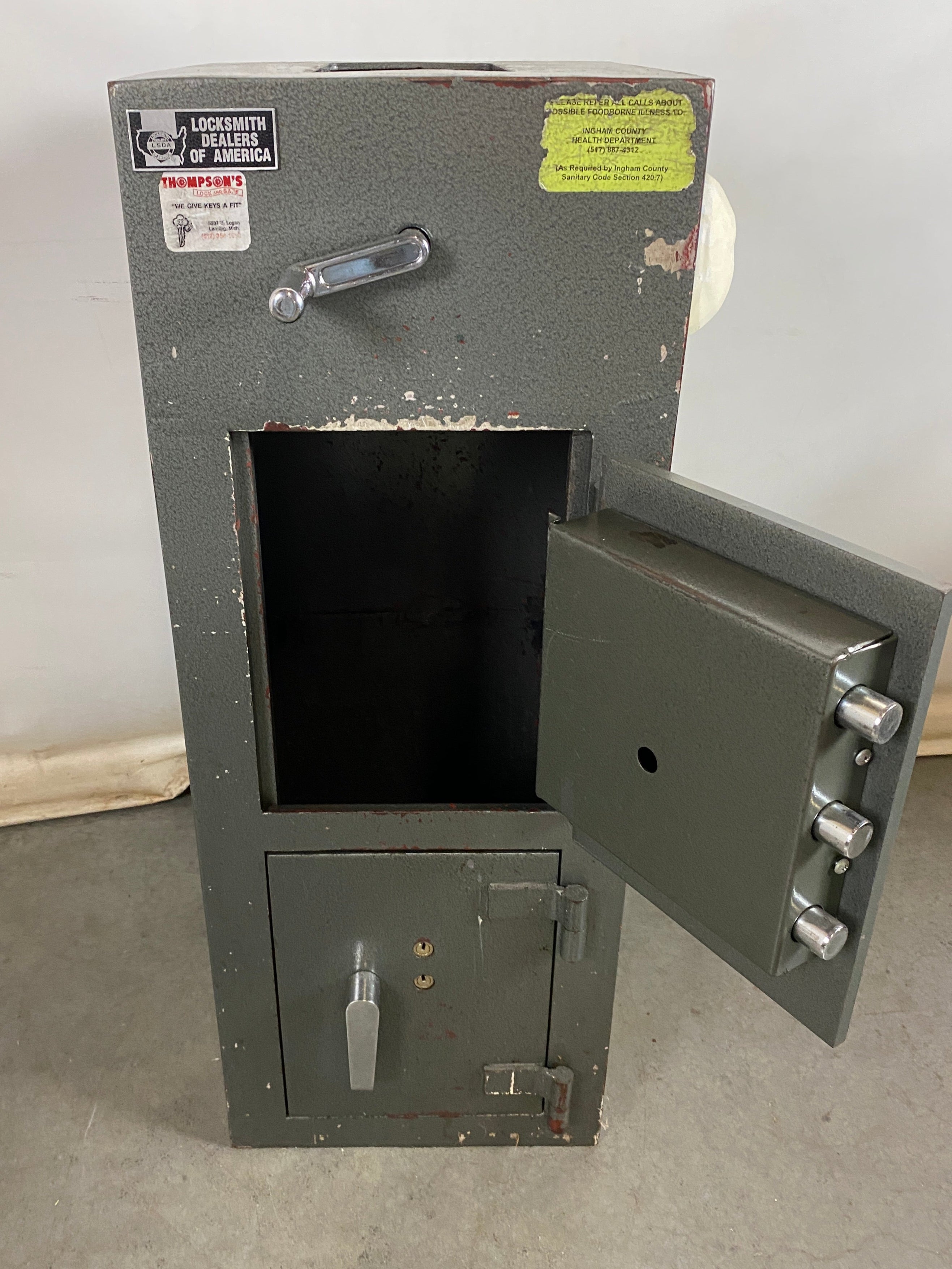 Locksmith Dealers of America #RKK-2 Lockable Safe w/ Keys