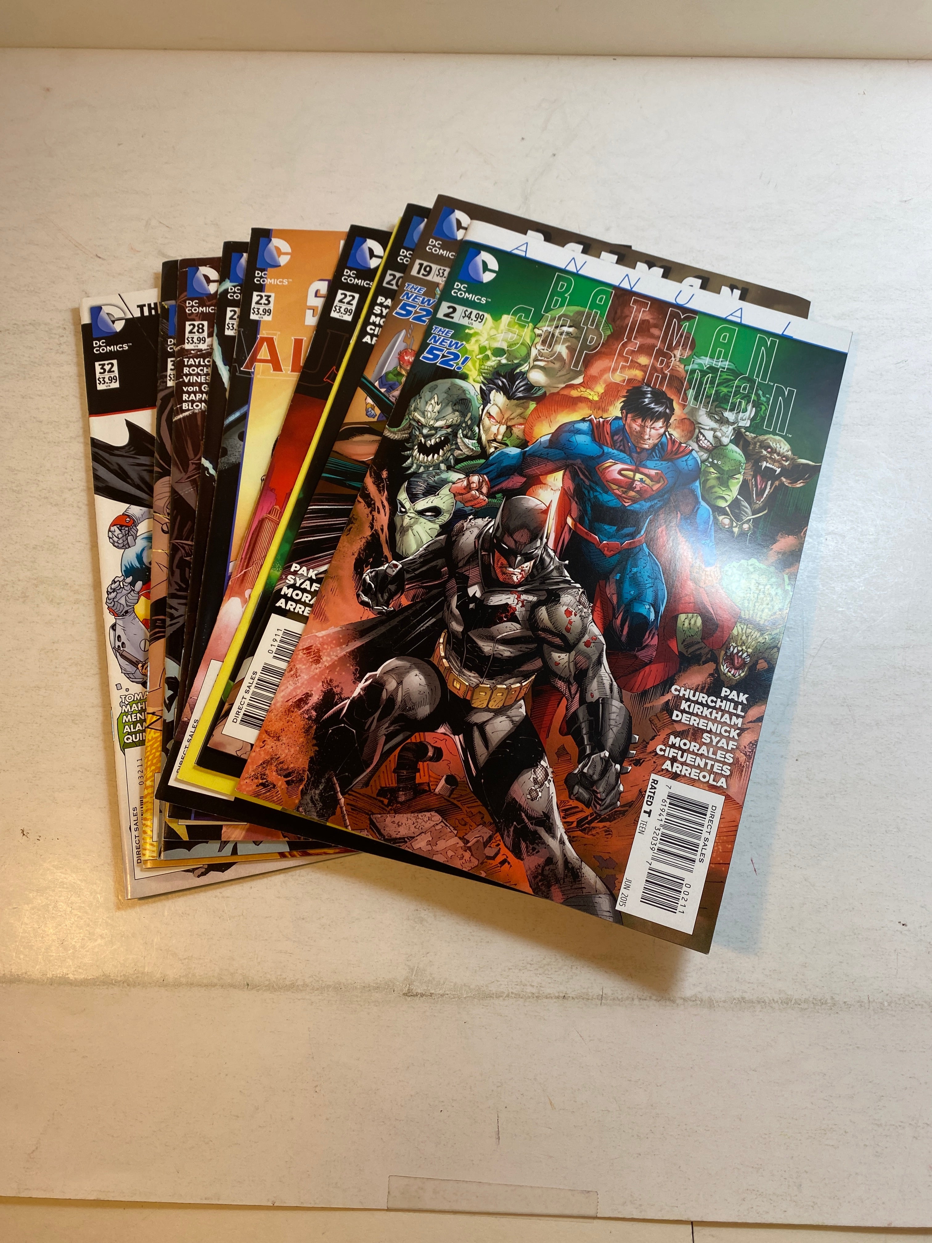 Lot of 11 Batman and Superman Comics DC 2015-2016