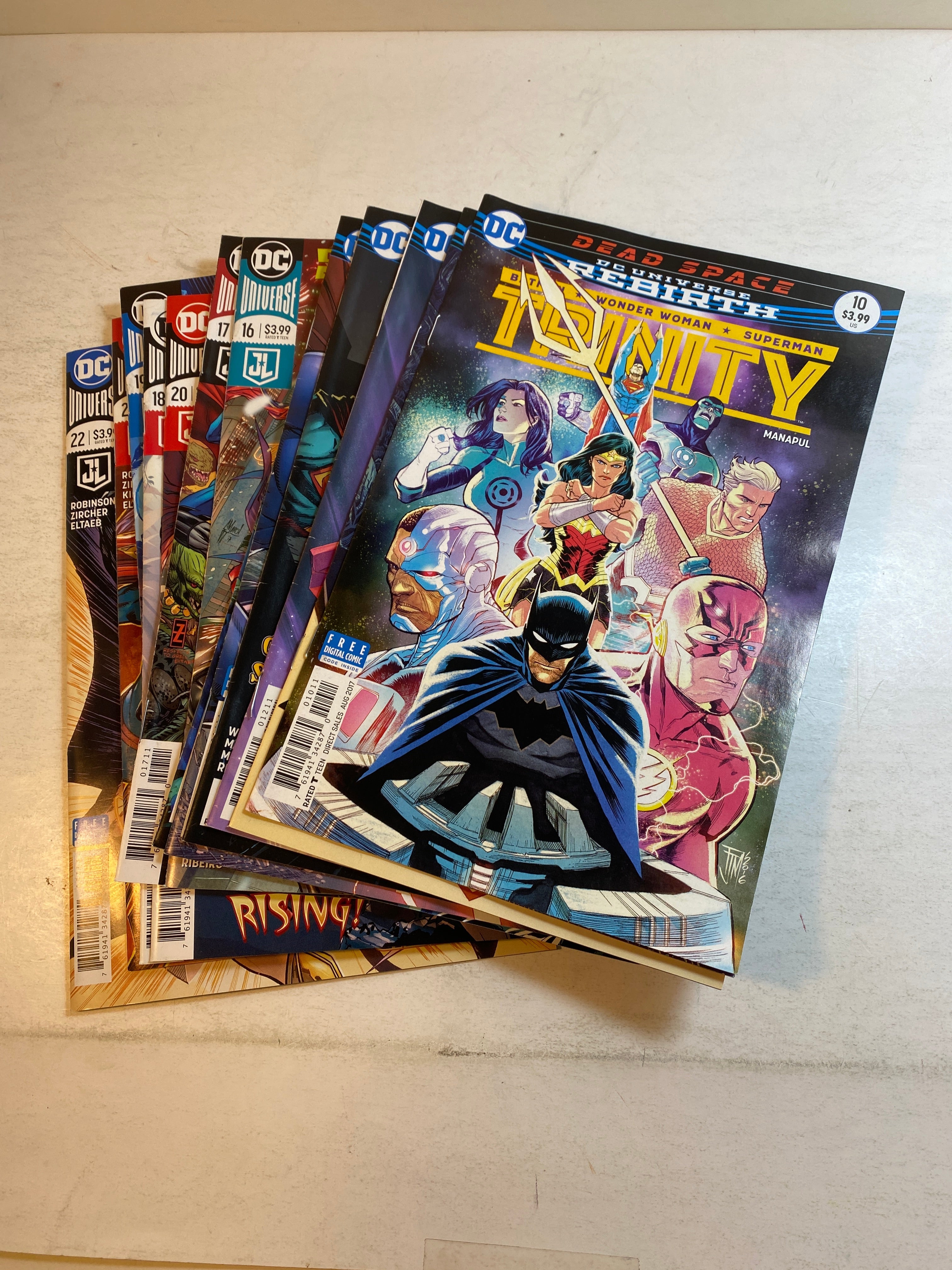Lot of 13 Trinity DC Comics 2017-2018