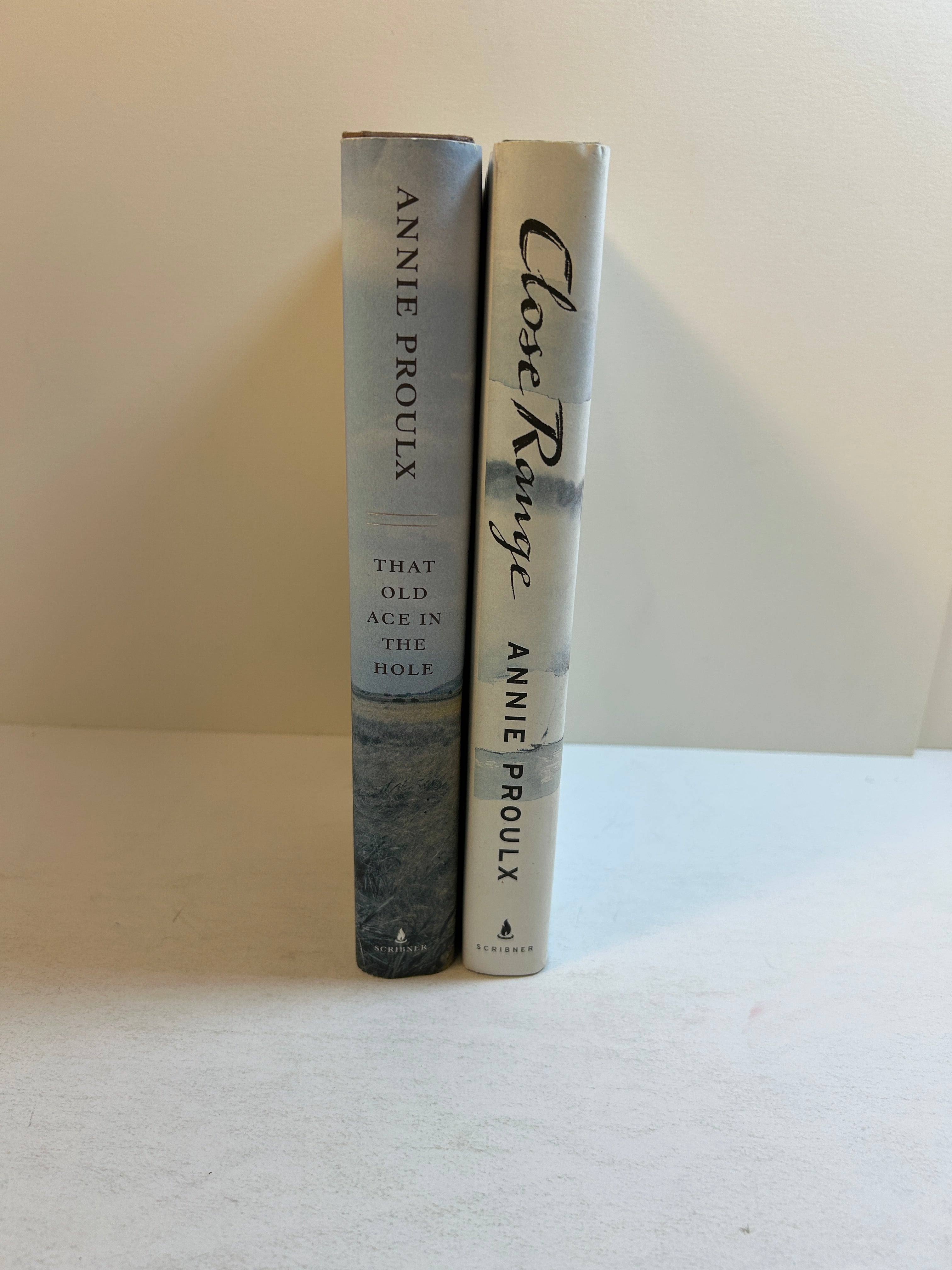 Lot of 2 Annie Proulx Hardcover Novels That Old Ace in the Hole/Close Range HCDJ