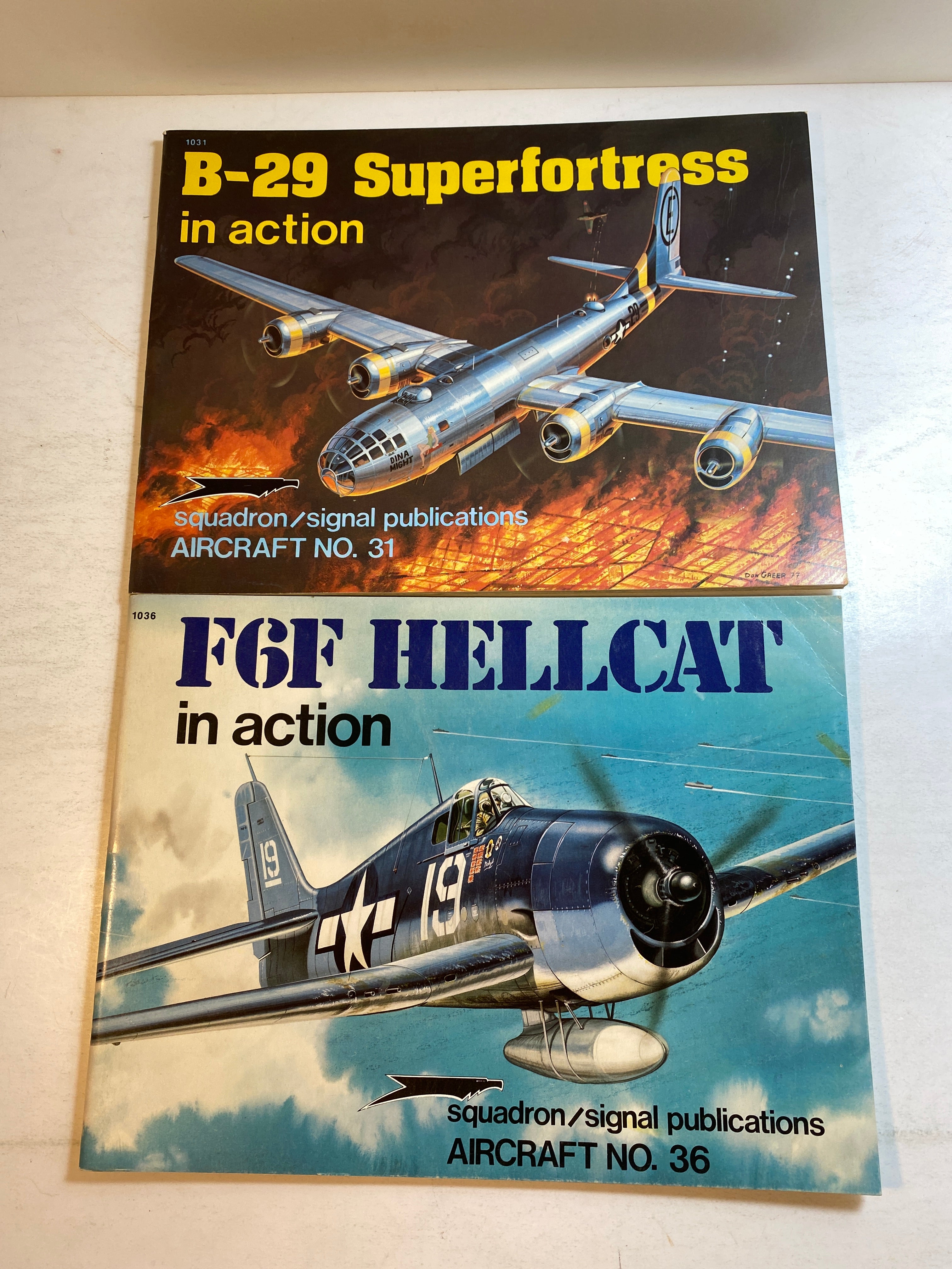 Lot of 2 In Action Booklets B-29 Superfortress F6F Hellcat 1977-1979 31, 36