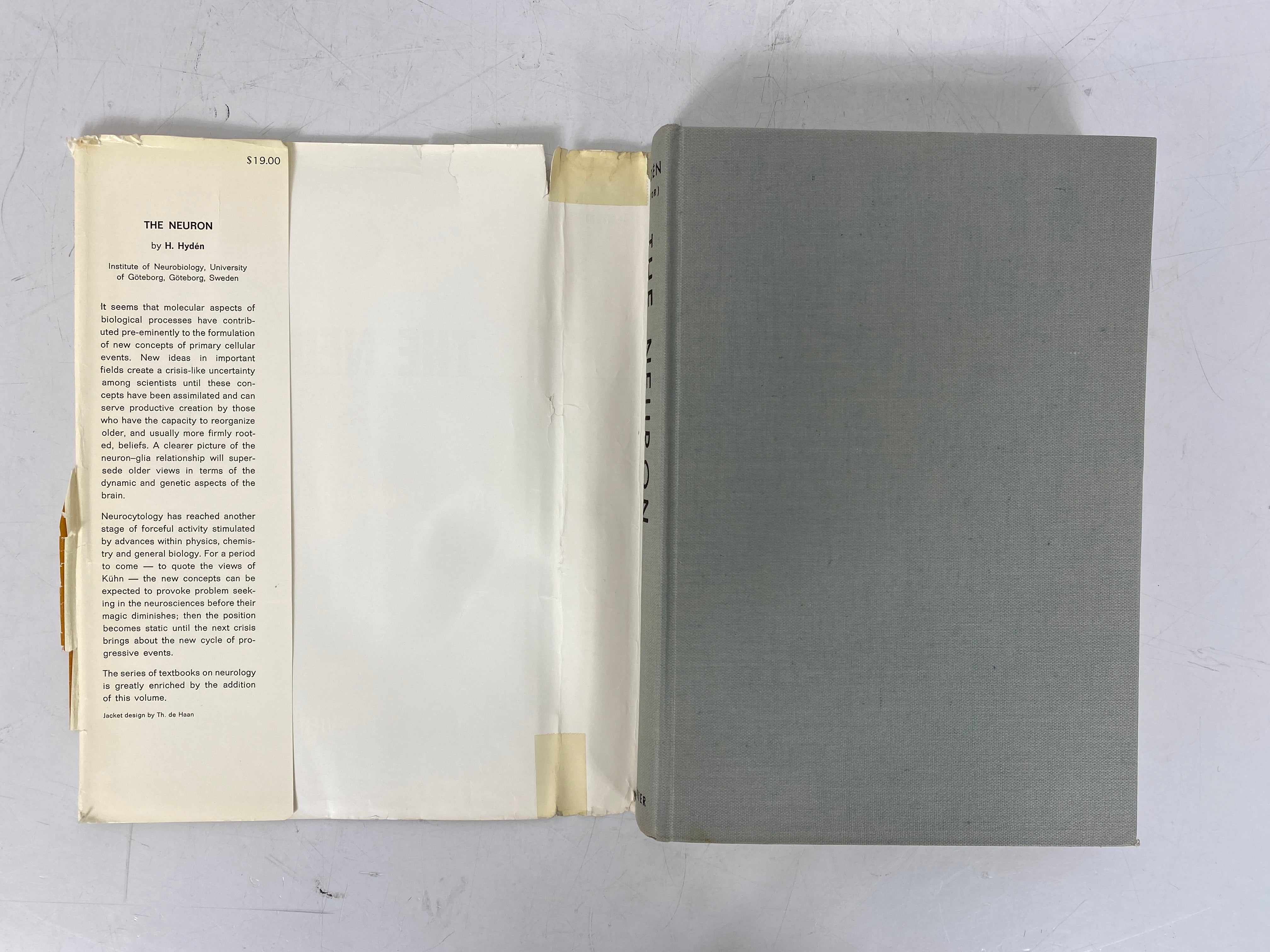 Lot of 2: The Neuron/Applied Neurochemistry 1967-1968 HC