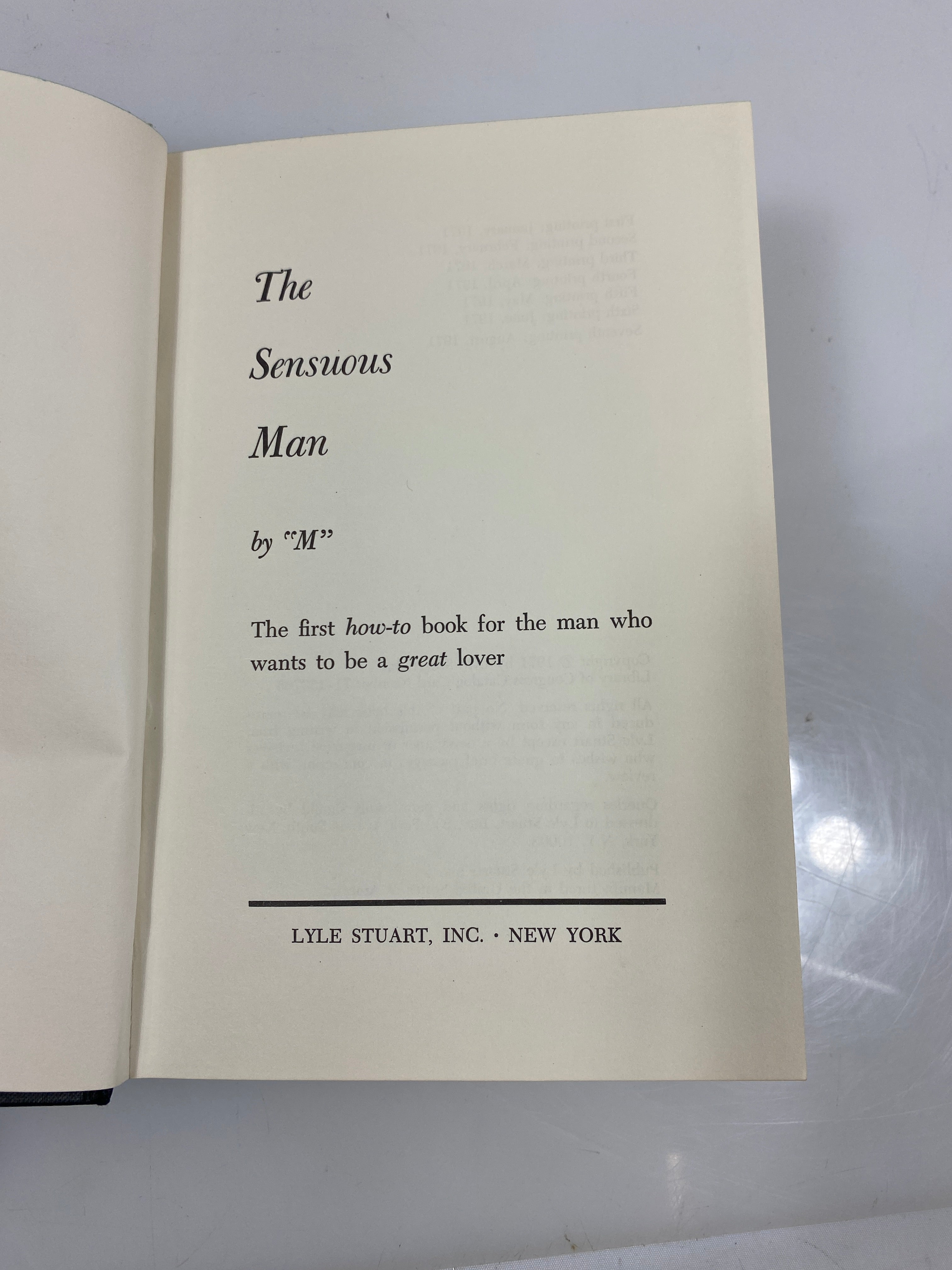 Lot of 2: The Sensuous Woman by "J"/The Sensuous Man by "M" 1970-71 HCDJ