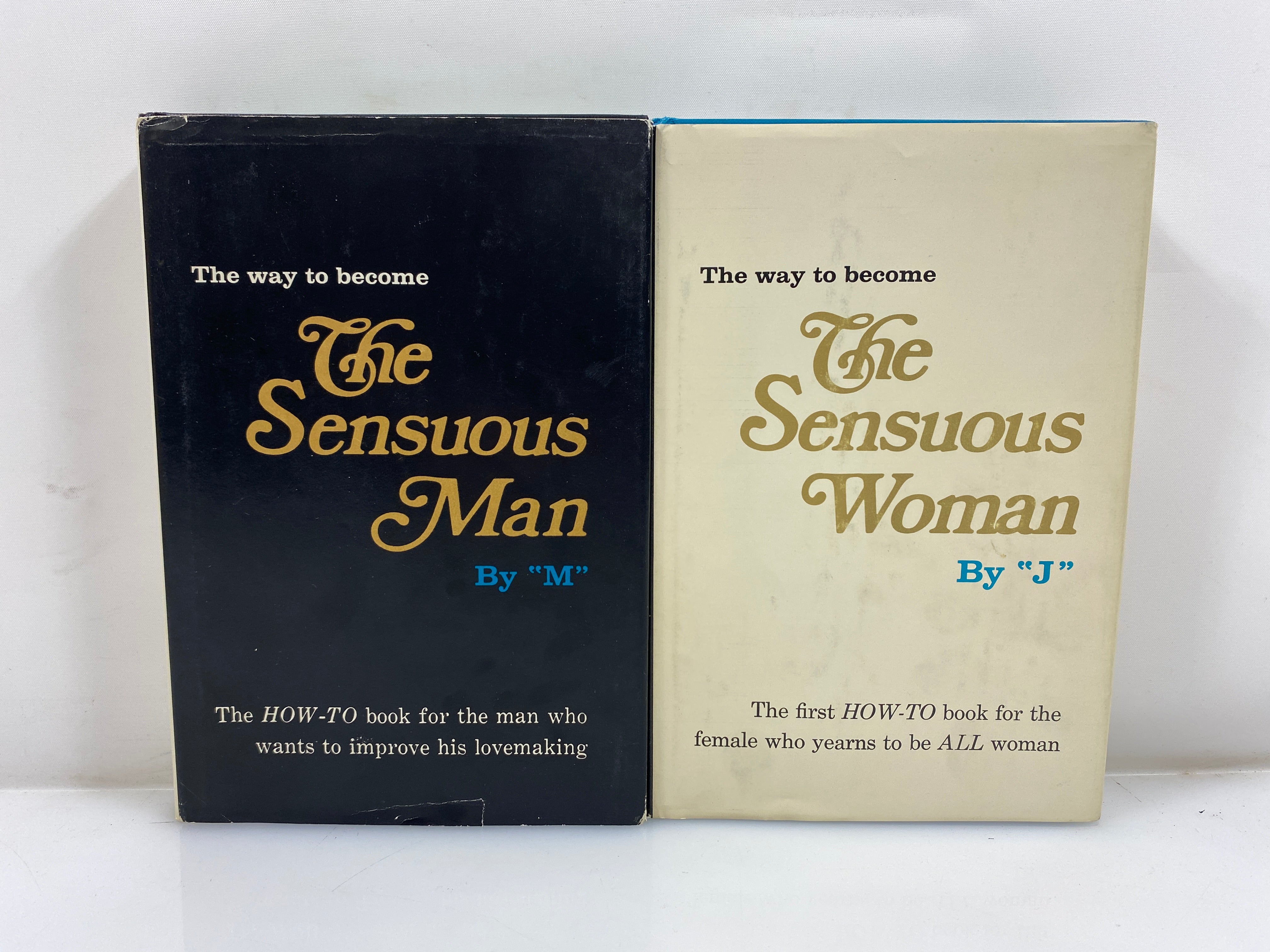 Lot of 2: The Sensuous Woman by "J"/The Sensuous Man by "M" 1970-71 HCDJ
