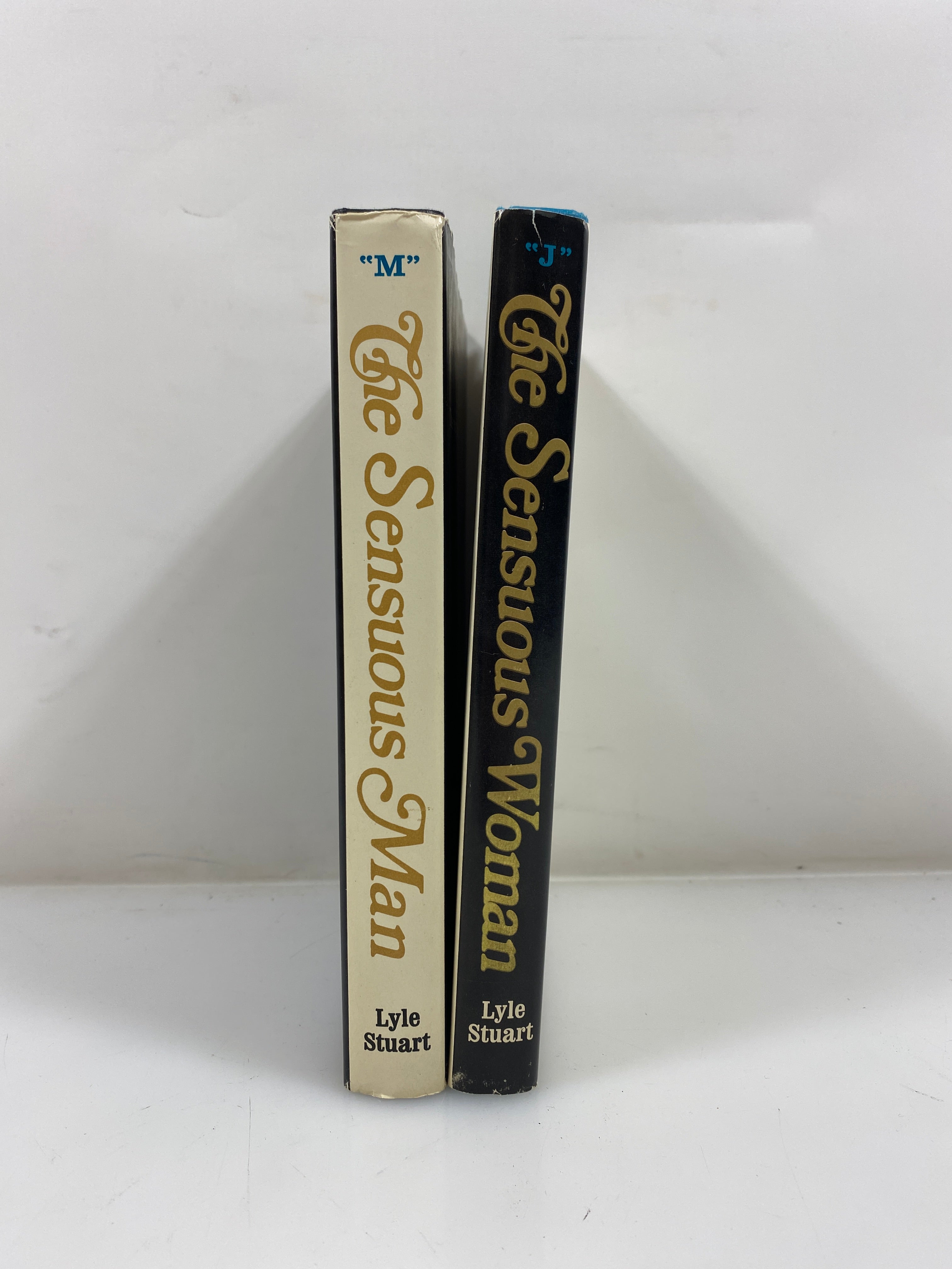 Lot of 2: The Sensuous Woman by "J"/The Sensuous Man by "M" 1970-71 HCDJ