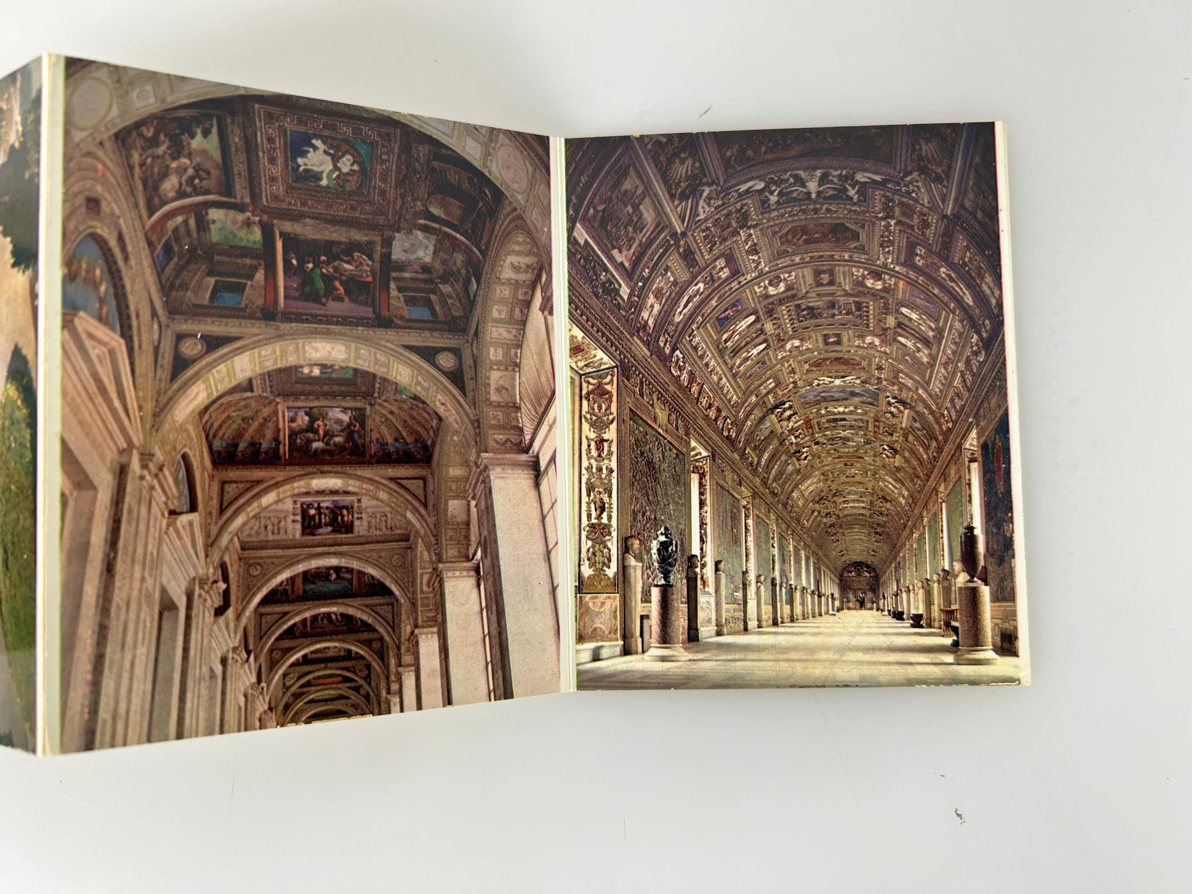 Lot of 2 Vntg Souvenirs; Rome Past & Present/Citta' Del Vaticano Photobook c1980