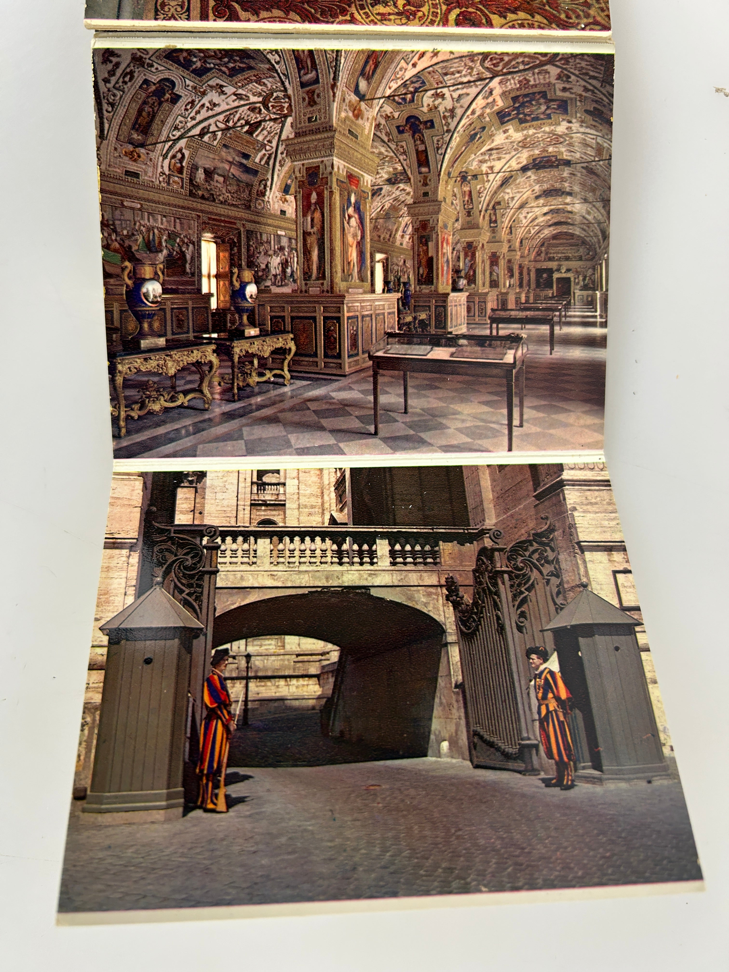 Lot of 2 Vntg Souvenirs; Rome Past & Present/Citta' Del Vaticano Photobook c1980