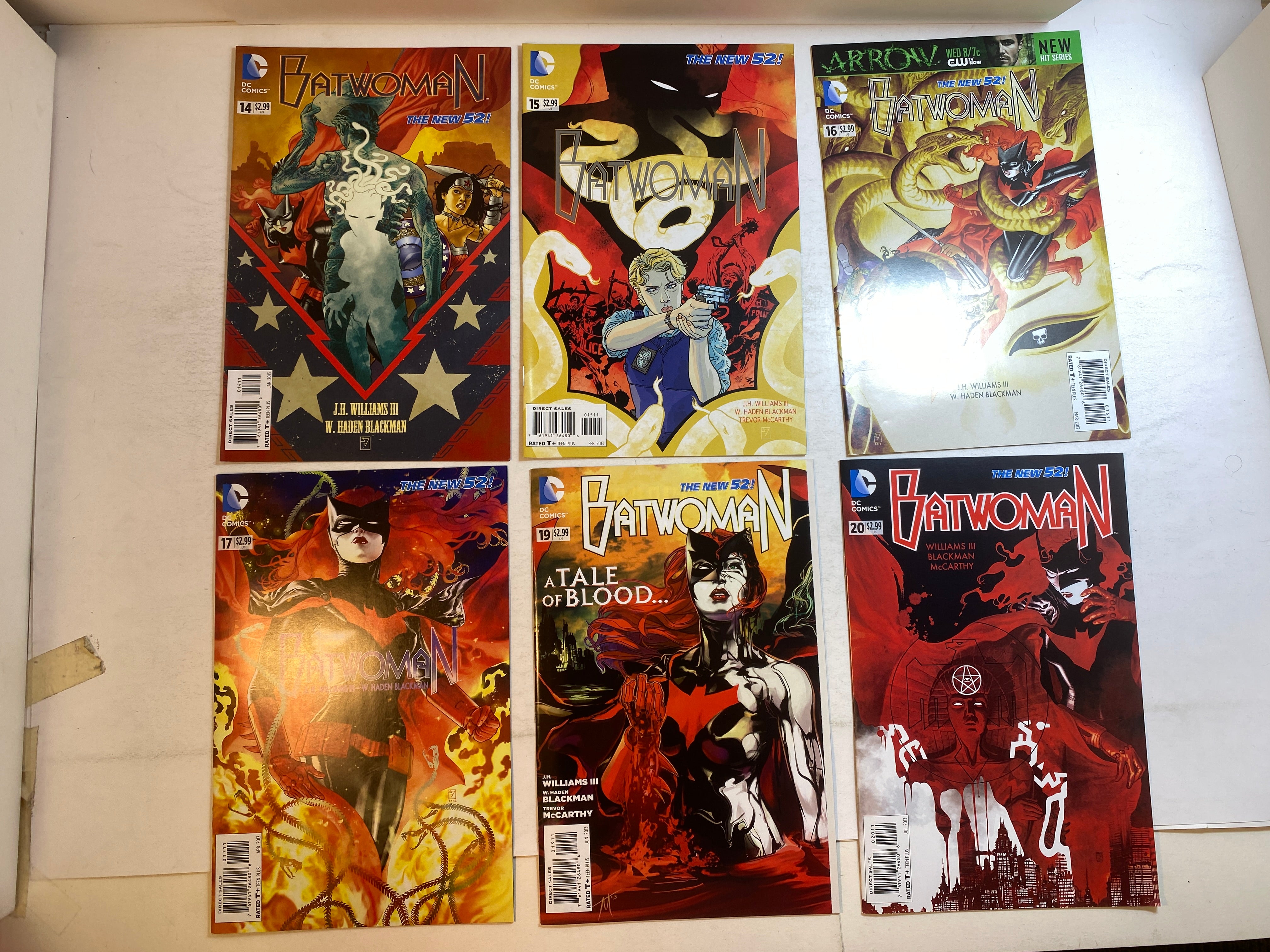 Lot of 22 Batwoman DC Comics 2012-2014