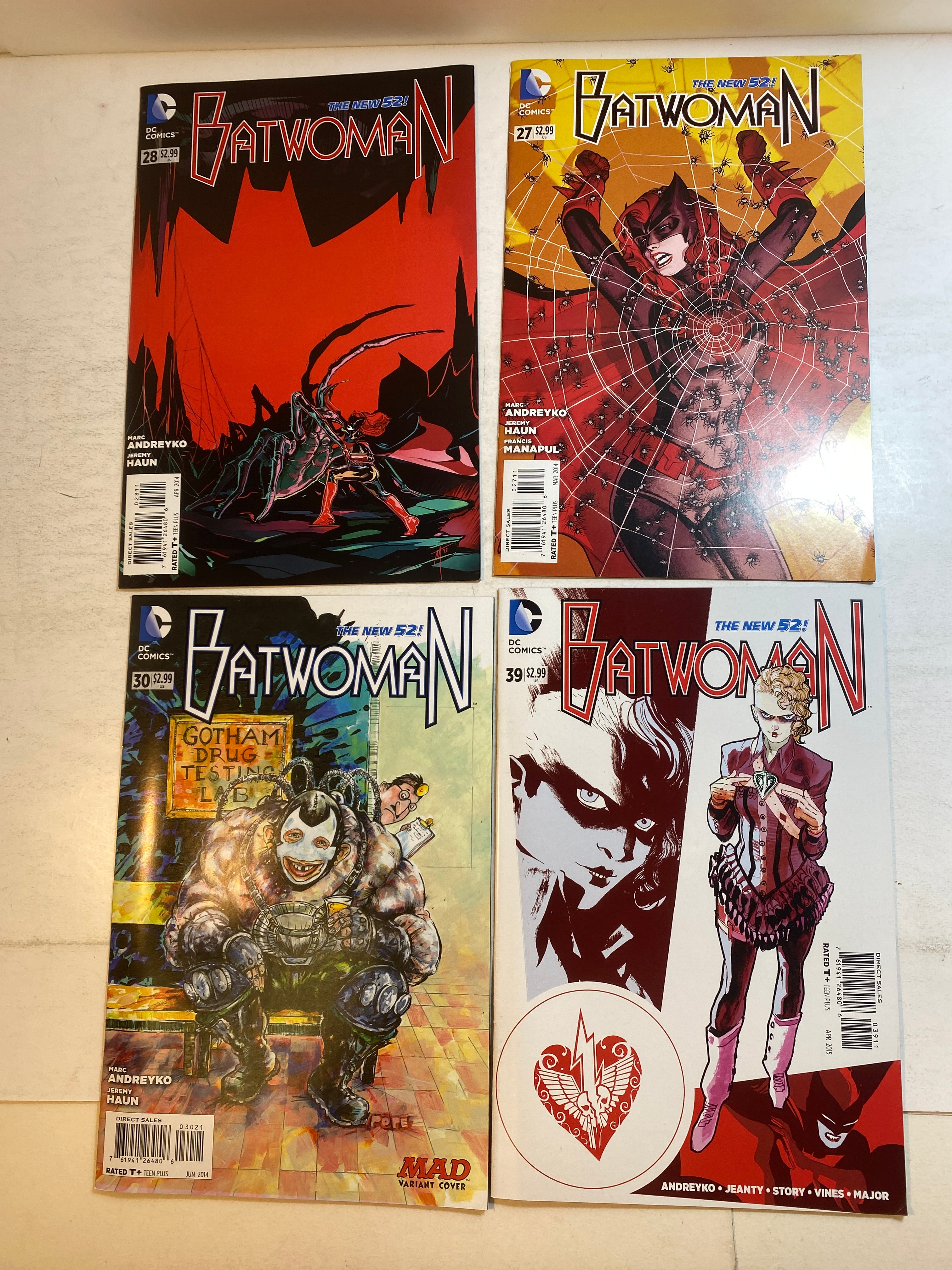 Lot of 22 Batwoman DC Comics 2012-2014