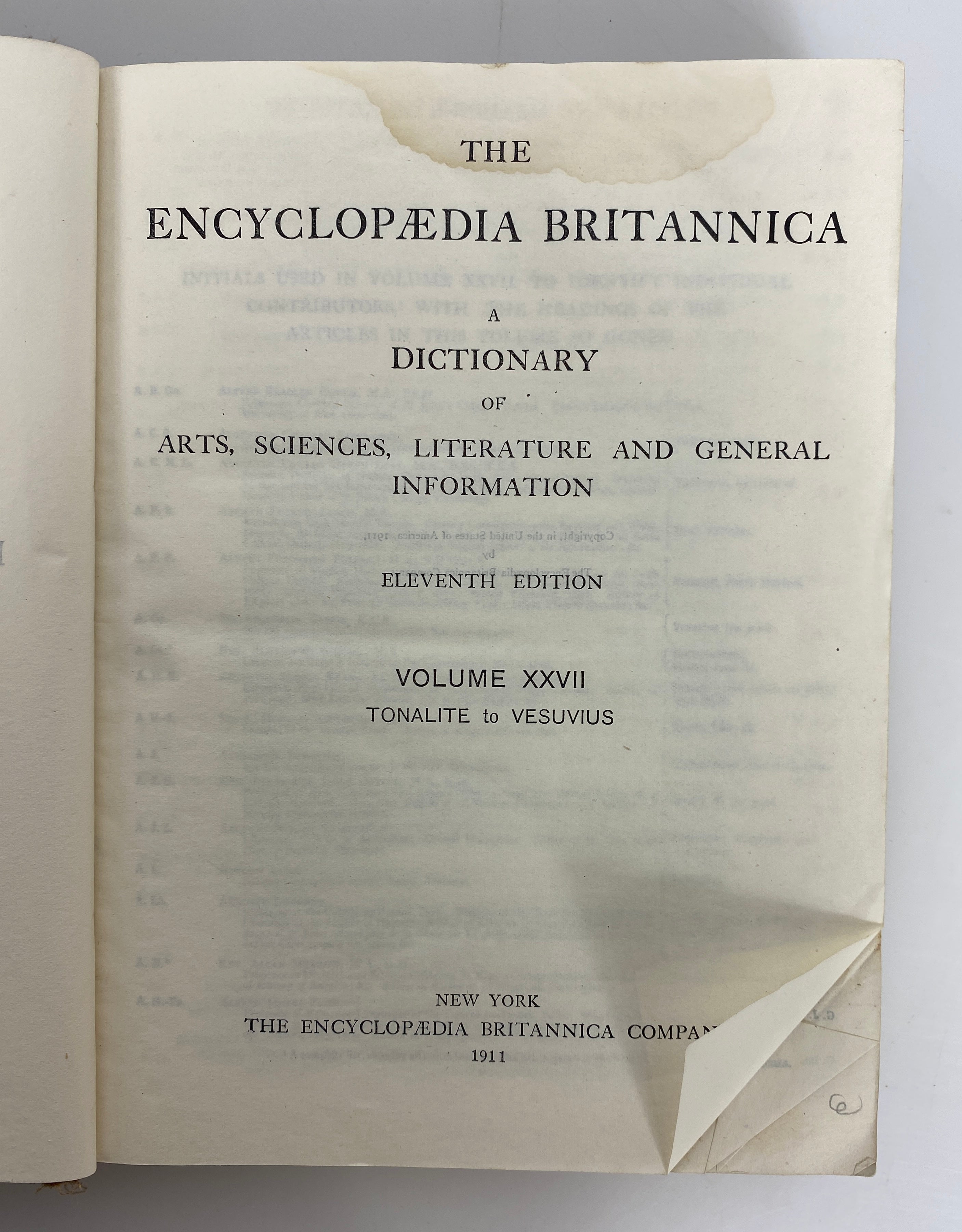 Lot of 26: The Encyclopedia Britannica Handy Volume 1911 1-14, 16-23, 25-28 HC