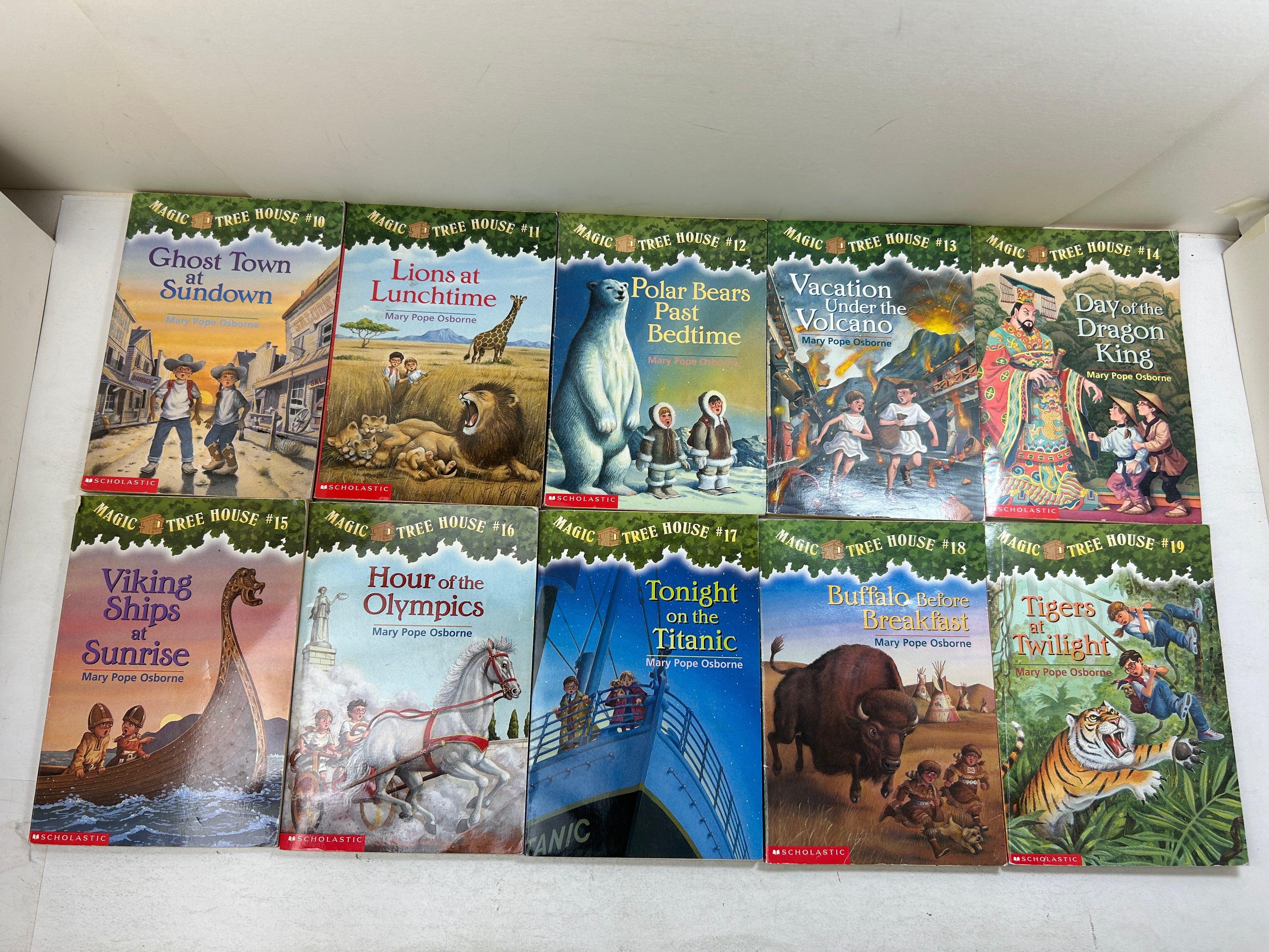 Lot of 28Magic Tree House (1-26 SC+29 HC+Special Ed SC) by Mary Pope Osborne SC