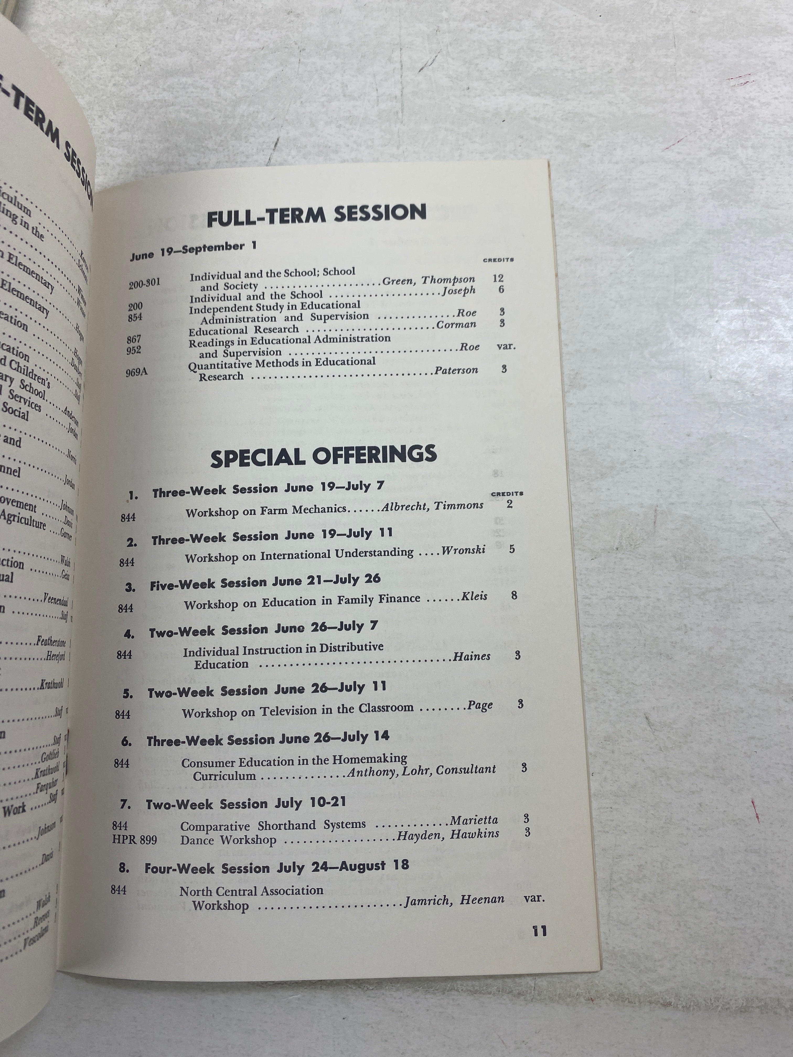 Lot of 3 Vintage Michigan State MSU Off Campus Course Catalogs 1961
