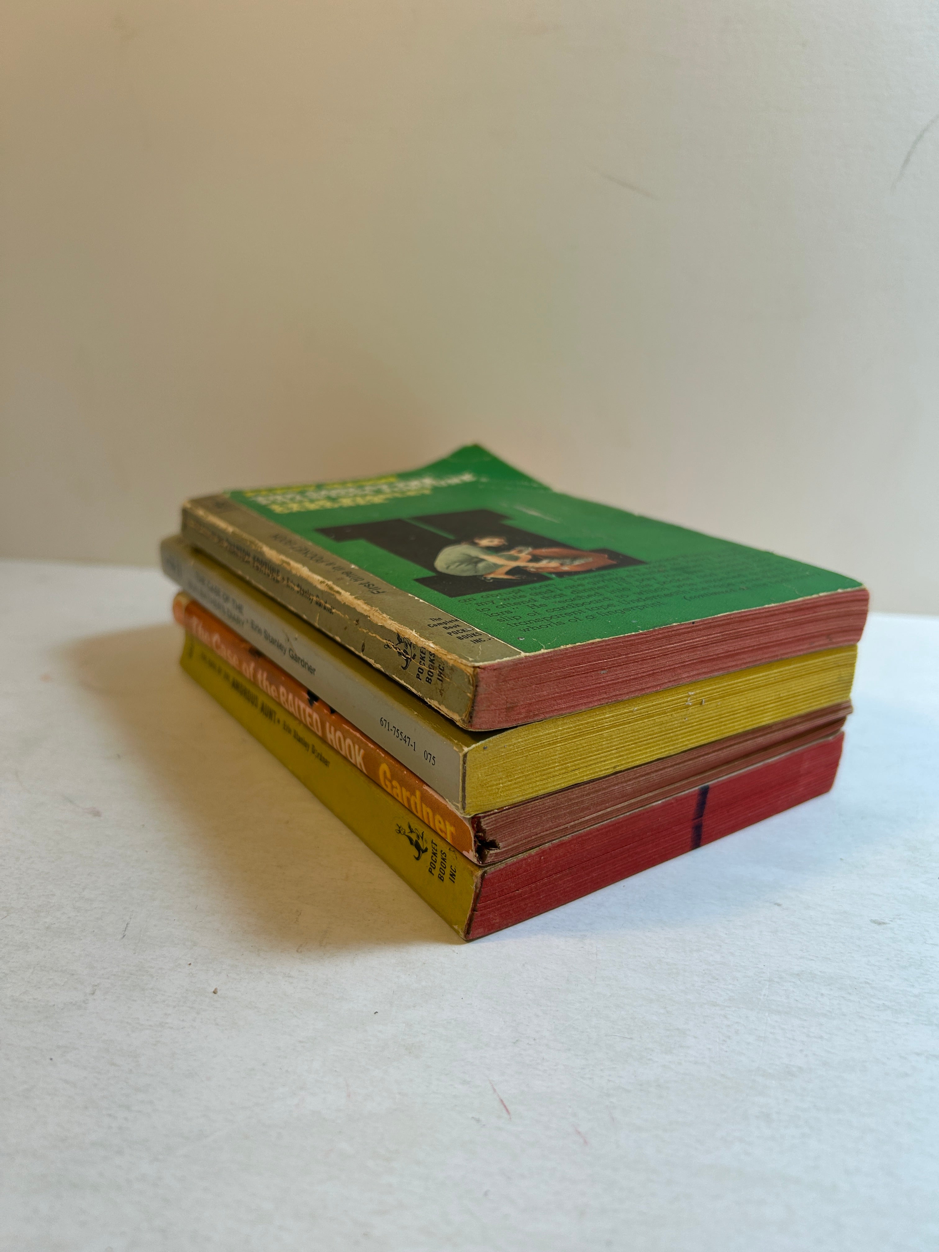 Lot of 4 Perry Mason Mysteries by Erle Stanley  Pocket Books 1947-1965 SC