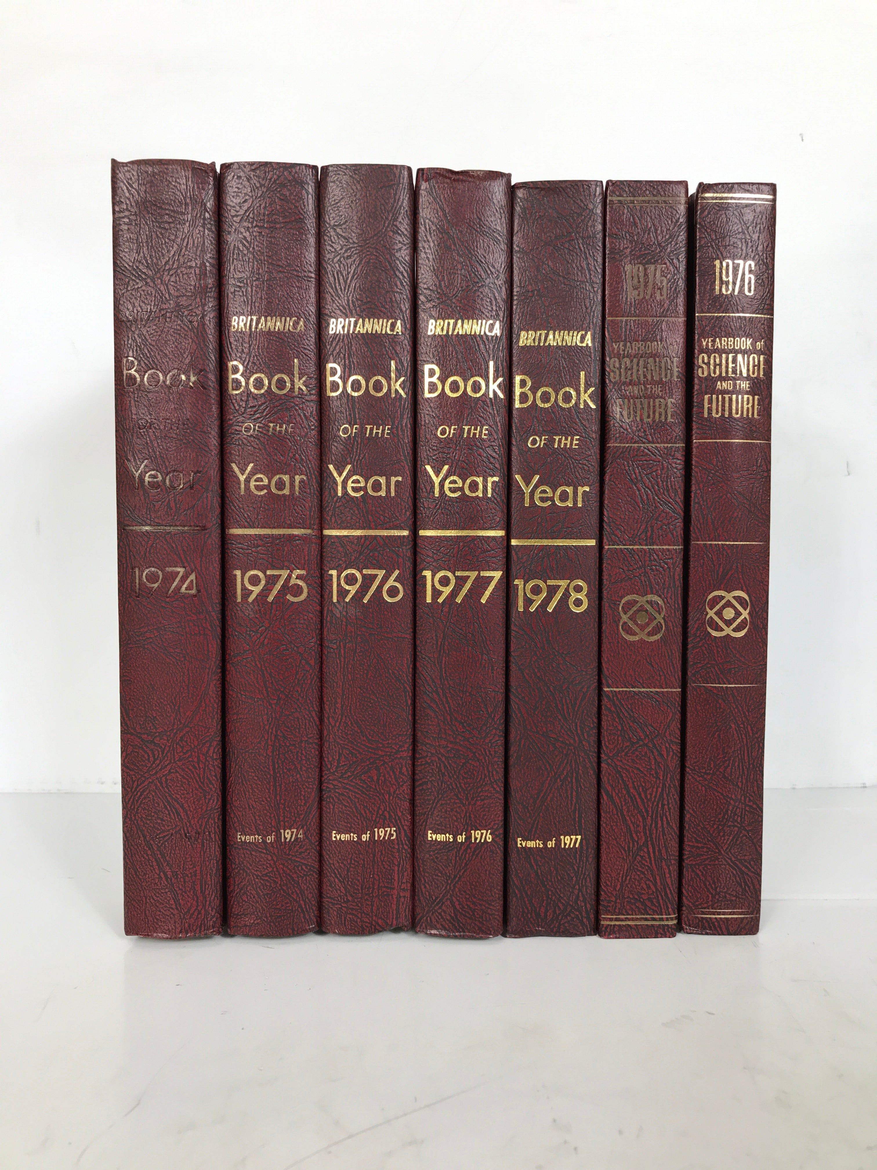 Lot of 7: Britannica Book of the Year 74-78/Yearbook of Science 75-76 HC