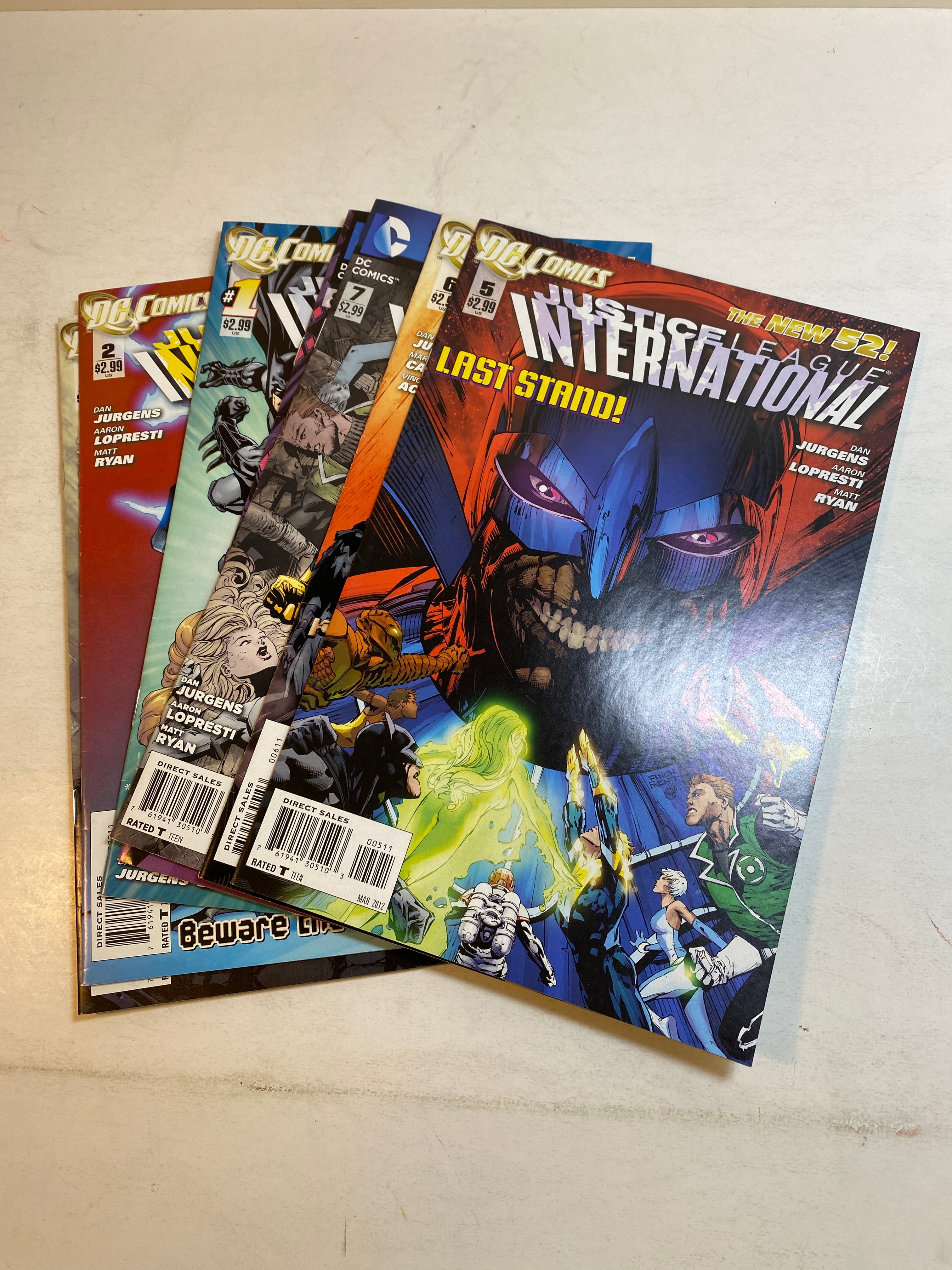 Lot of 8 Justice League International DC Comics 2011-2012