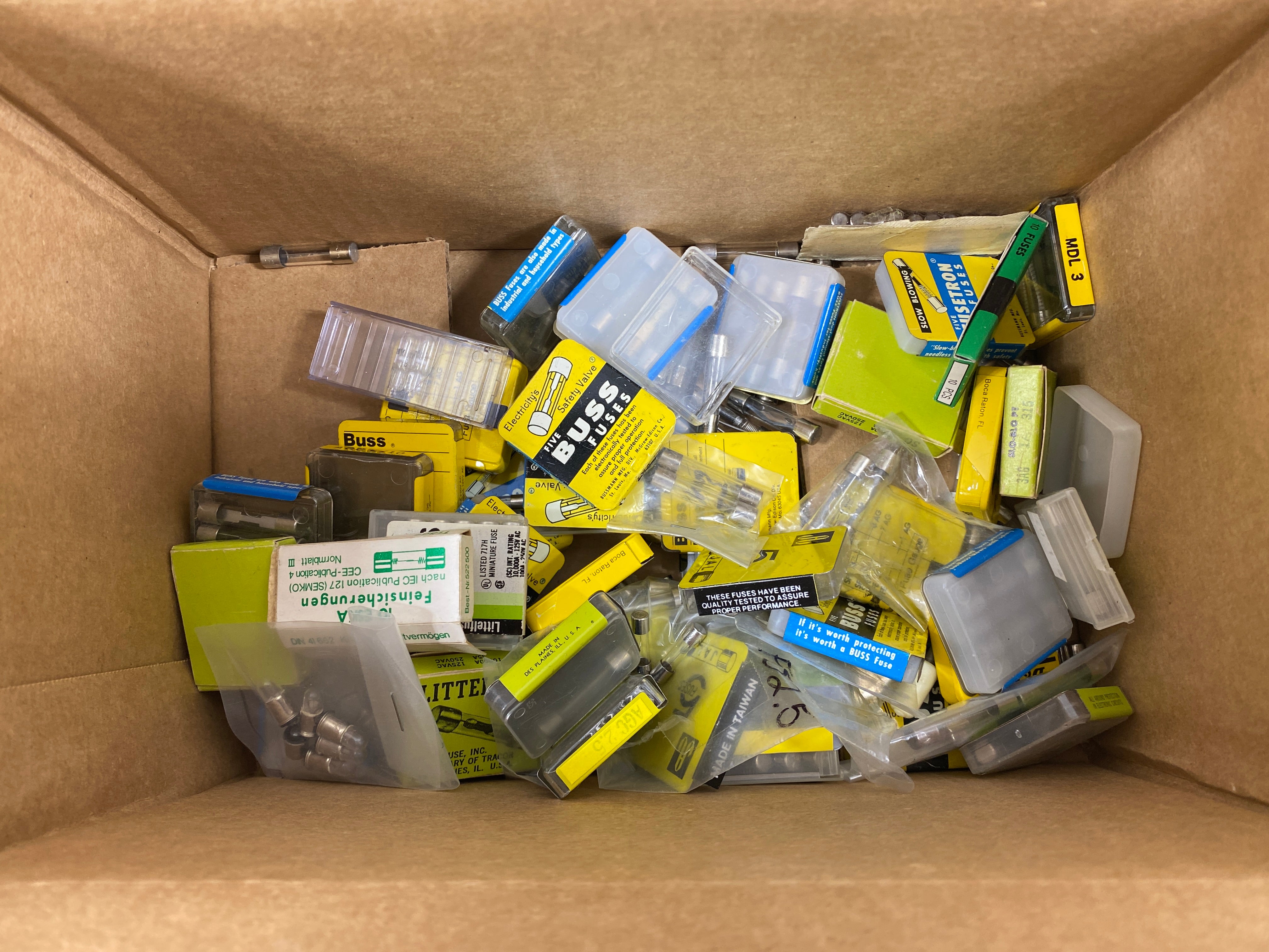 Lot of Miscellaneous Fuses