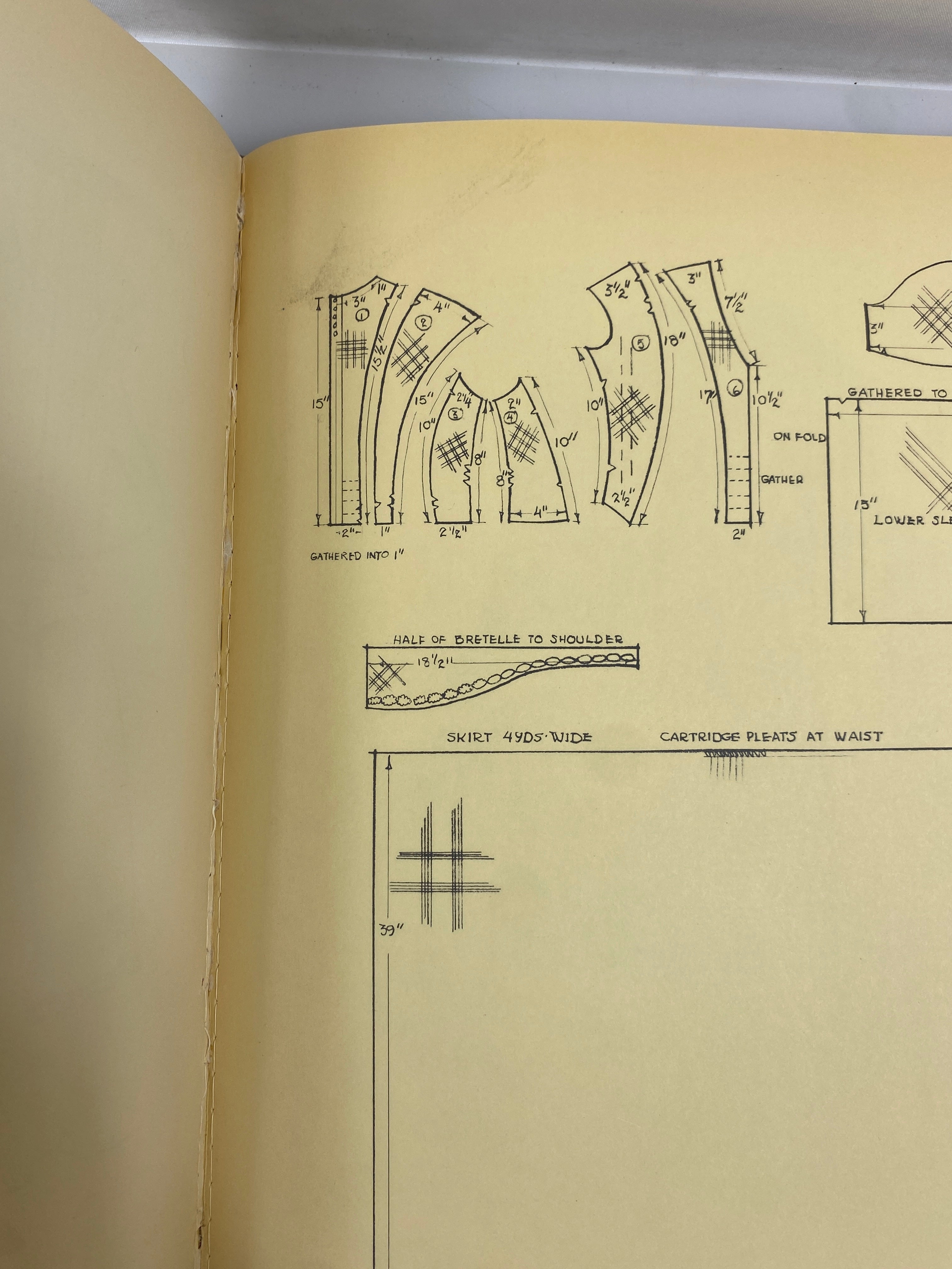 Masterpieces of Women's Costumes 18th-19th Centuries Aline Bernstein 1st ED HC