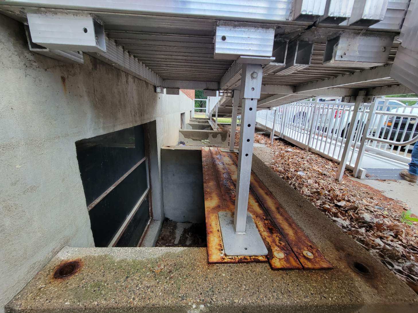 Metal Accessibility Ramp with Side Hand Rails
