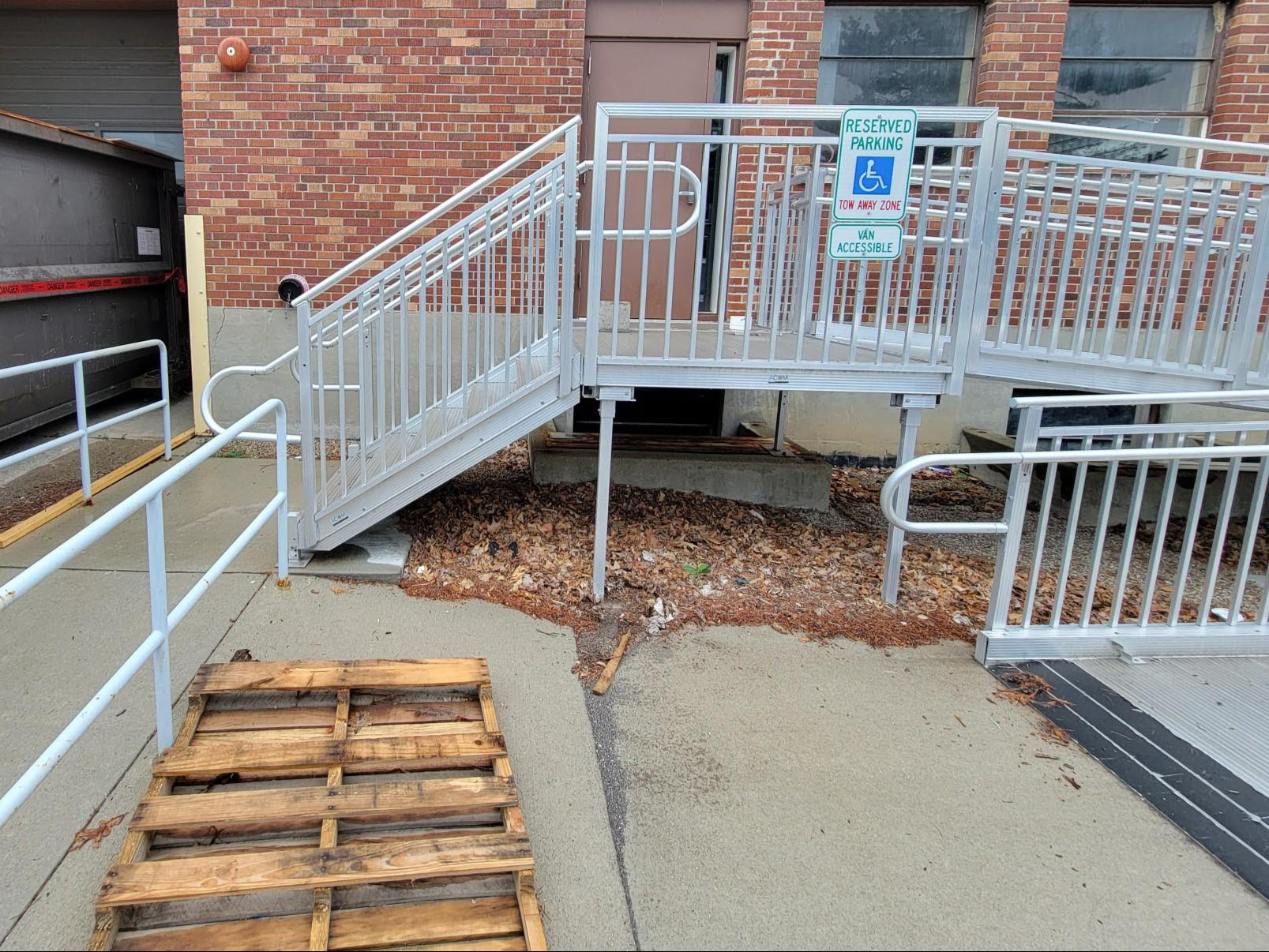 Metal Accessibility Ramp with Side Hand Rails