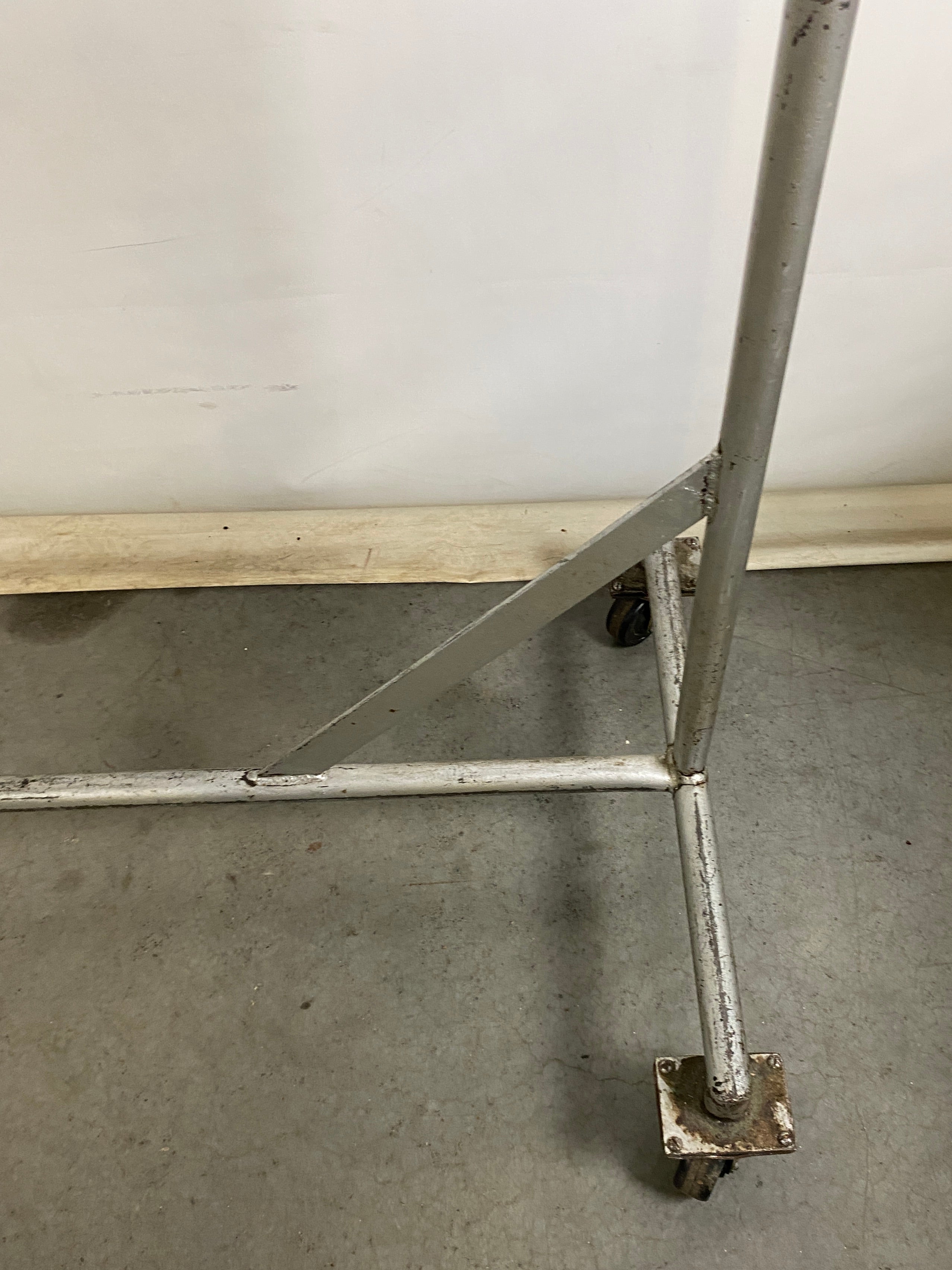 Metal Rolling Clothing Rack