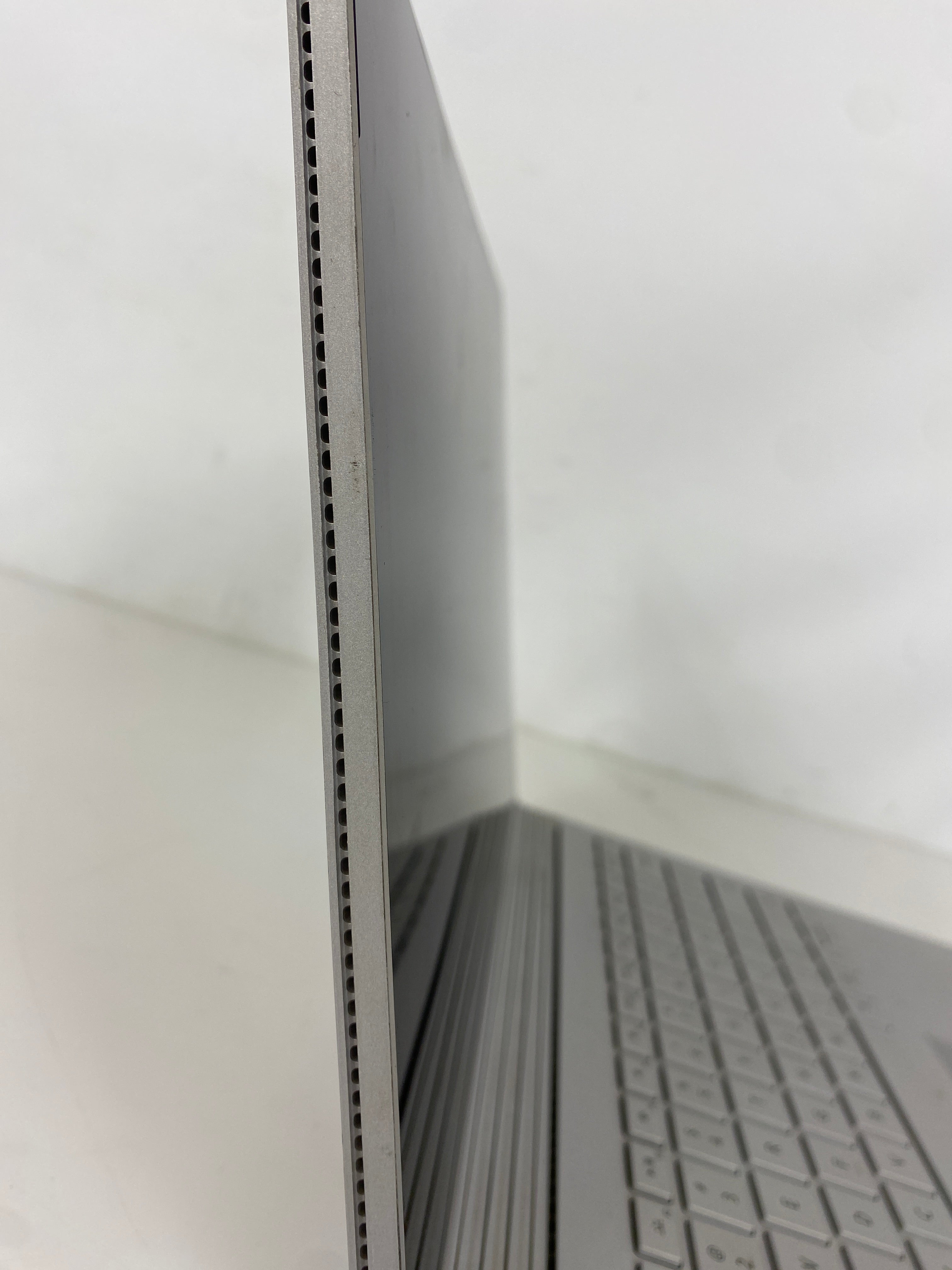 Microsoft Surface Book 1 13.5" i7 16GB 512GB Windows 11 Pro *Slight Screen Bulge*