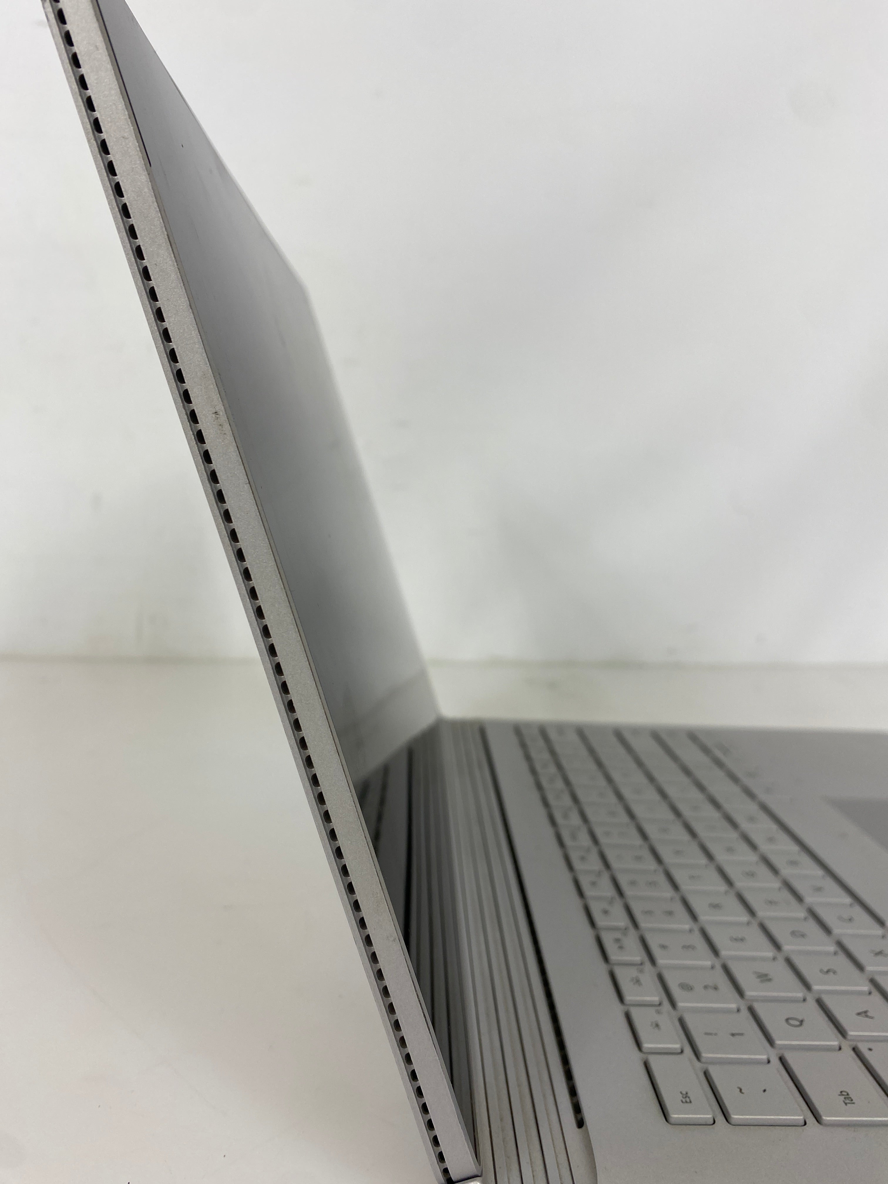 Microsoft Surface Book 1 13.5" i7 16GB 512GB Windows 11 Pro *Slight Screen Bulge*