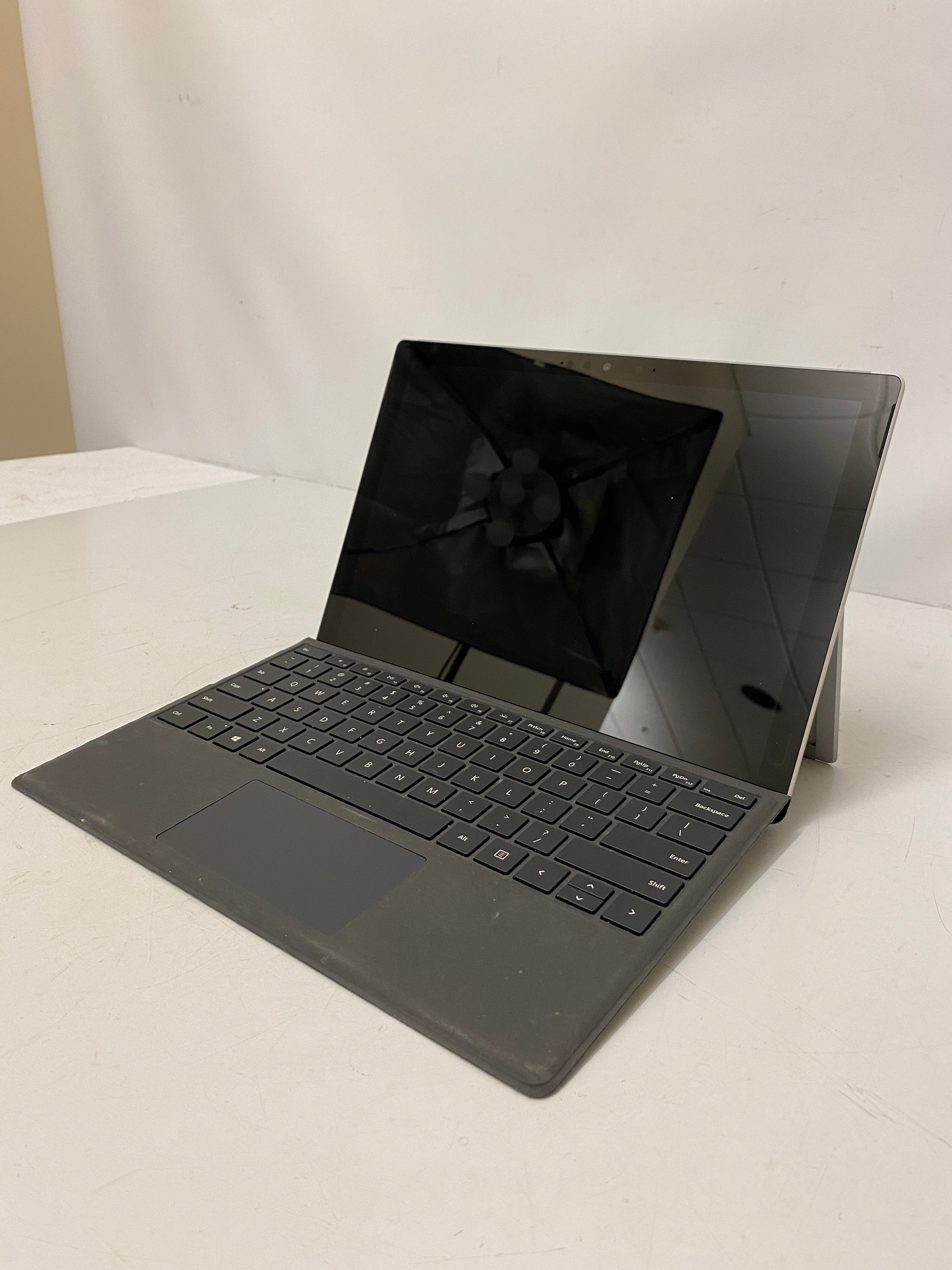 Microsoft Surface Pro 7 i7 10th Gen Windows 11 *Screen Hot Spots*