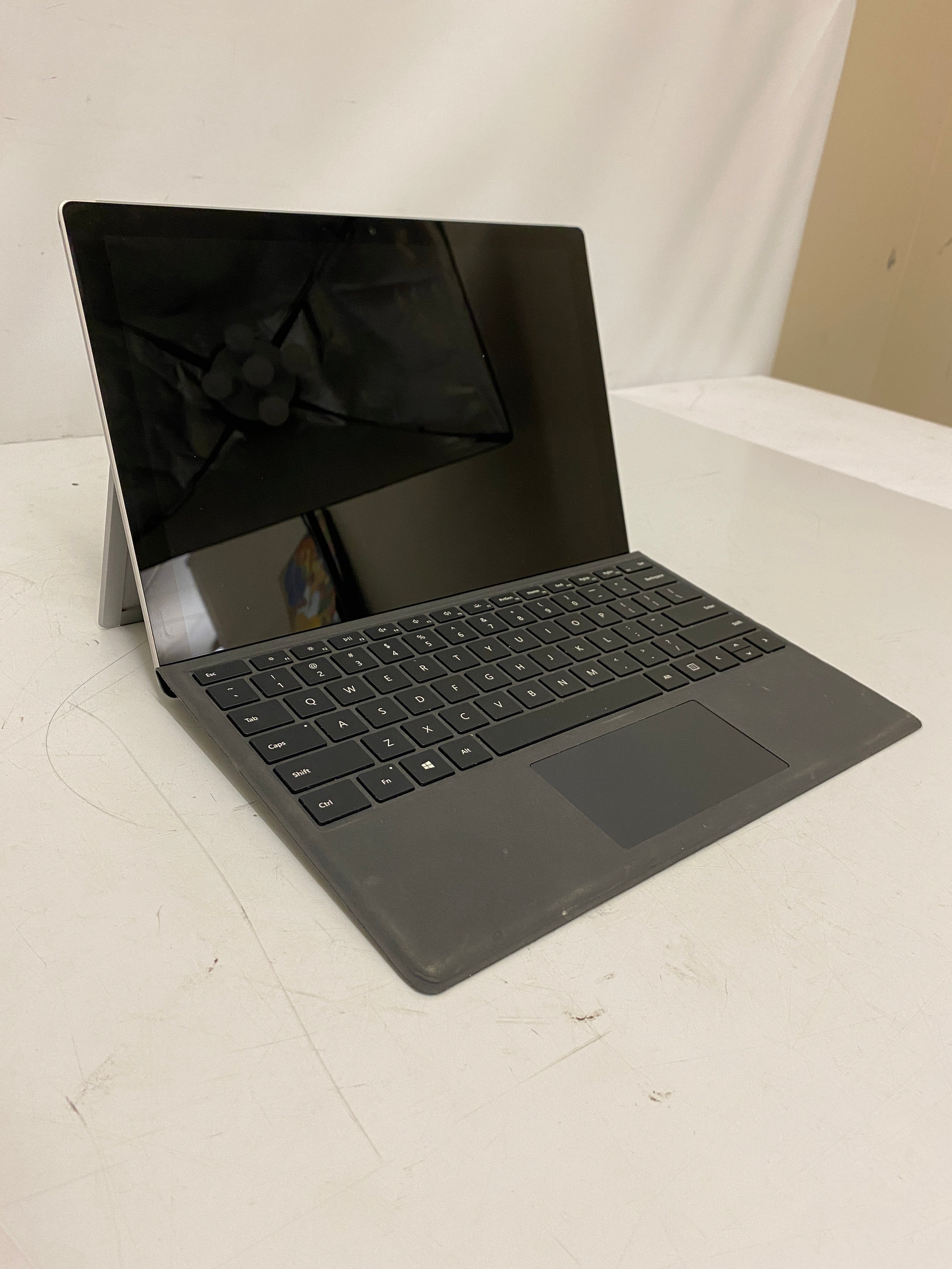 Microsoft Surface Pro 7 i7 10th Gen Windows 11 *Screen Hot Spots*