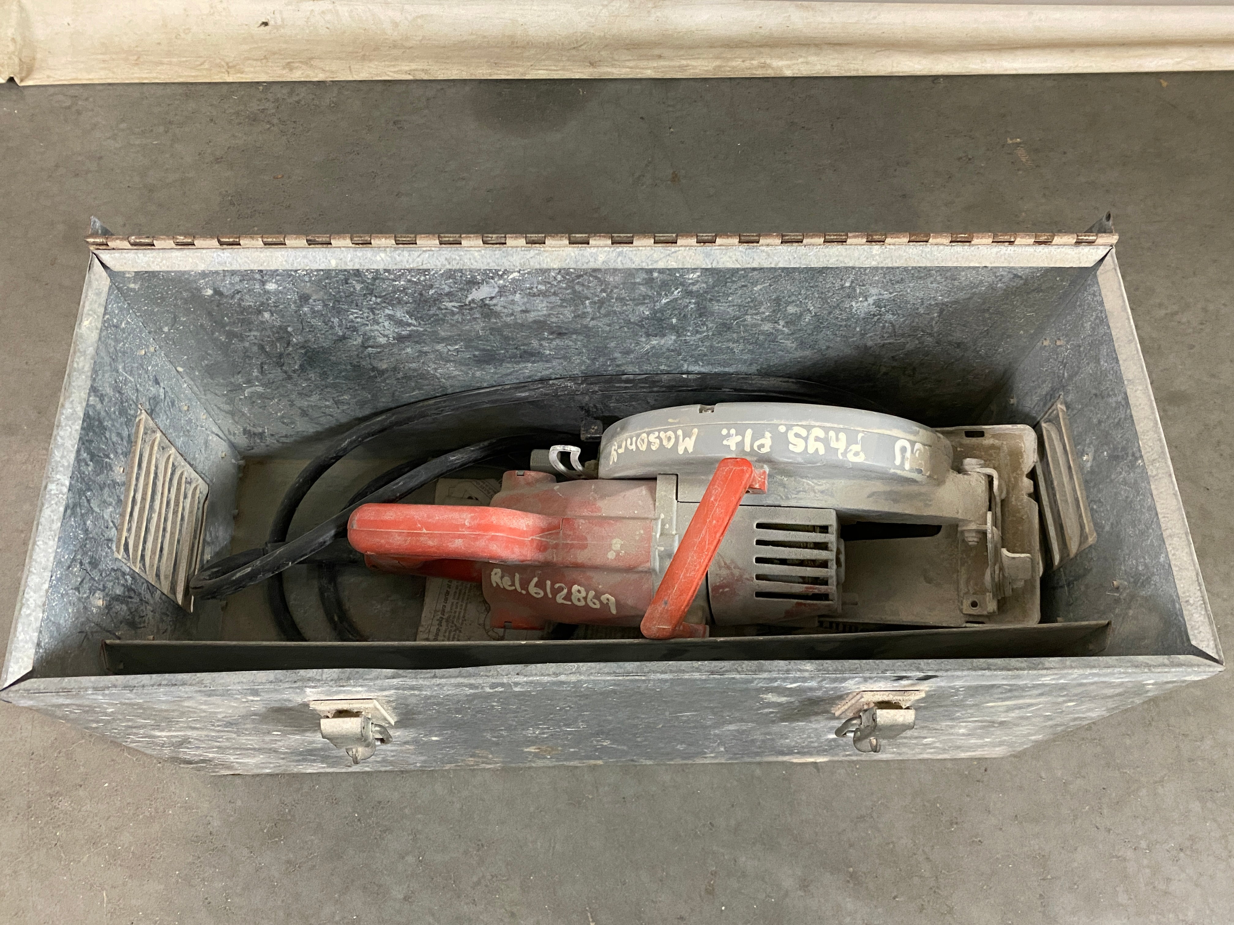 Milwaukee  8.5" Circular Saw w/Case