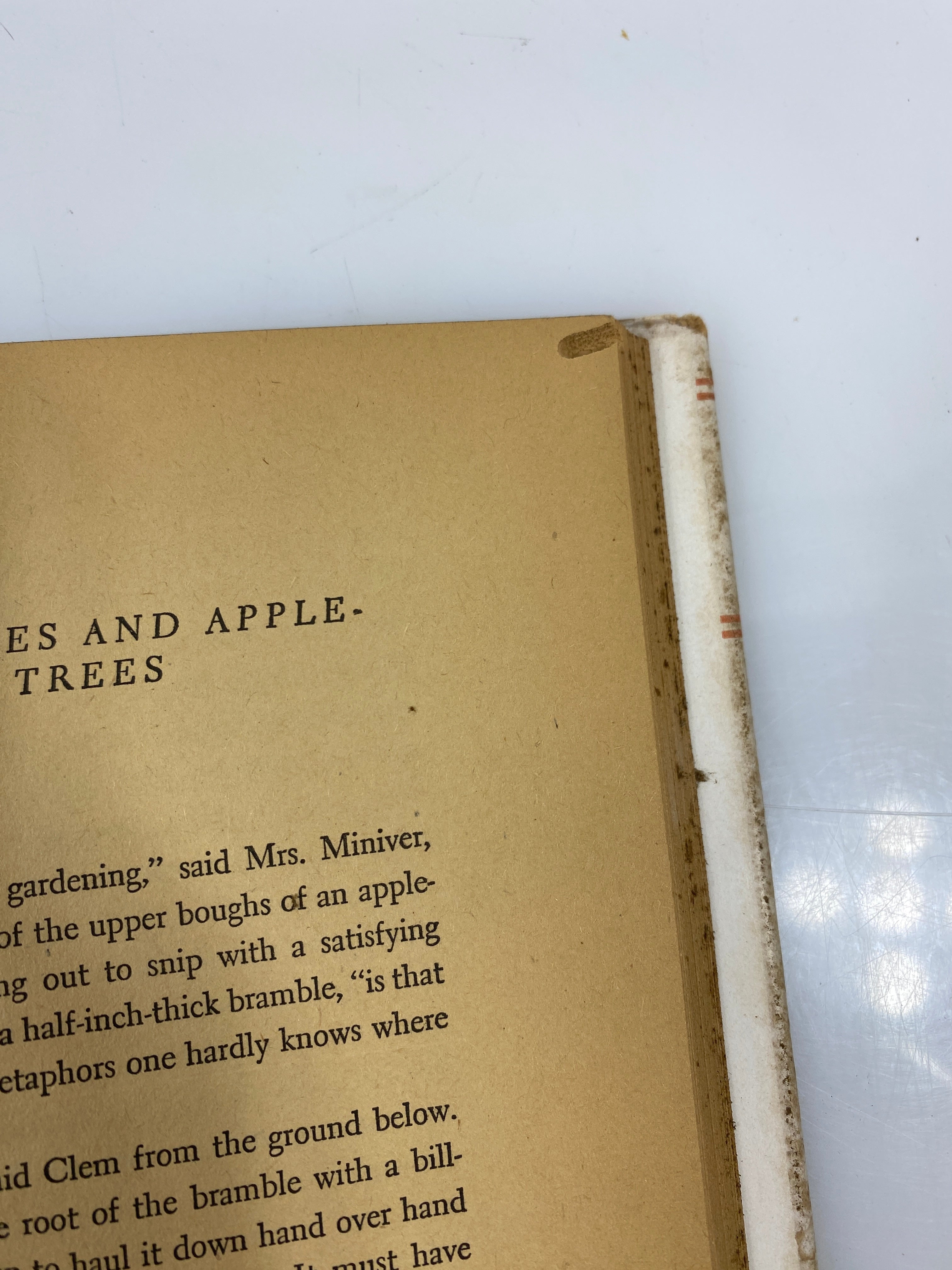 Mrs Miniver by Jan Struther Grosset & Dunlap 1940 HCDJ