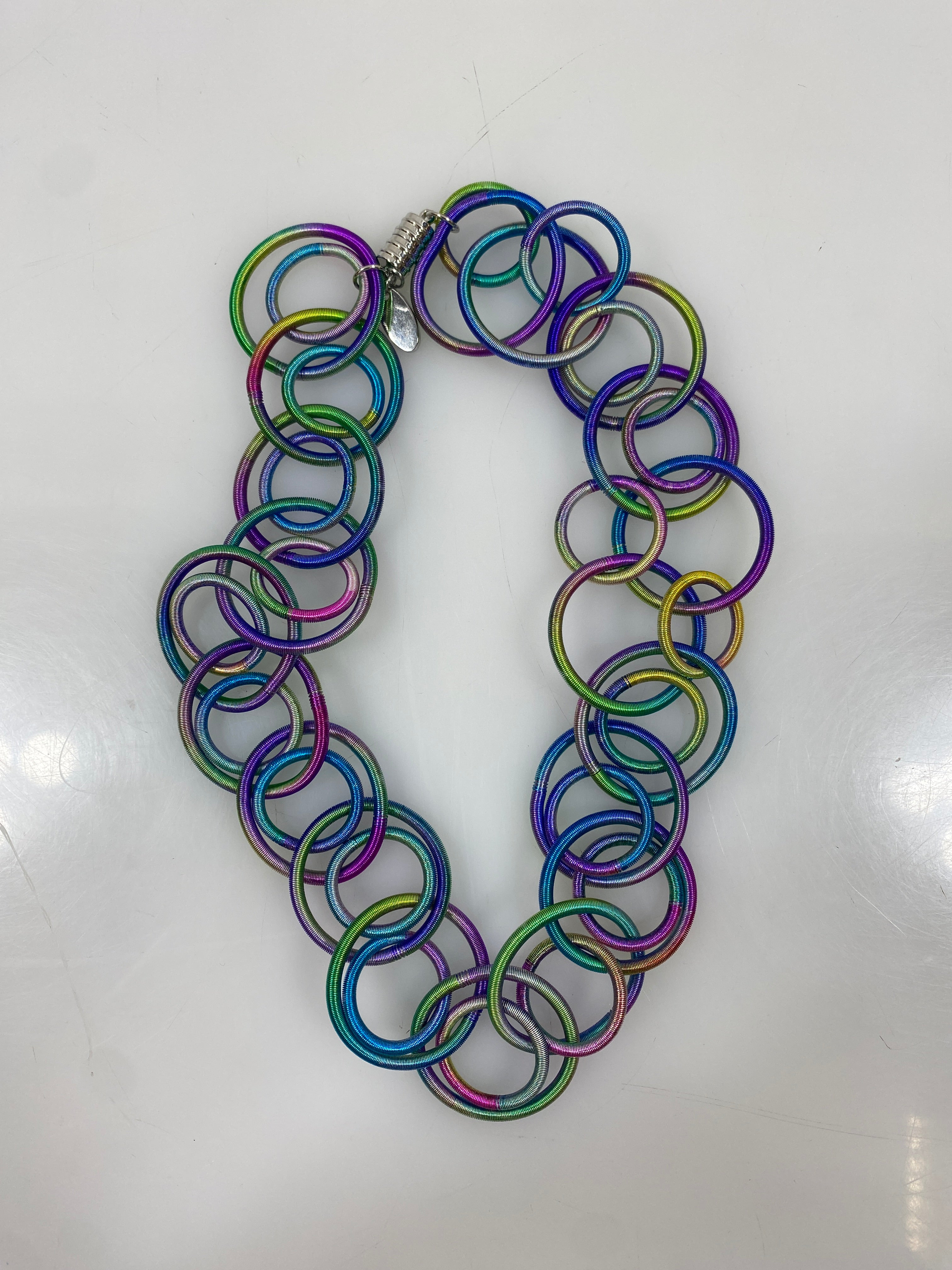 Multicolored Connected Spring Wire Set Clasp Necklace