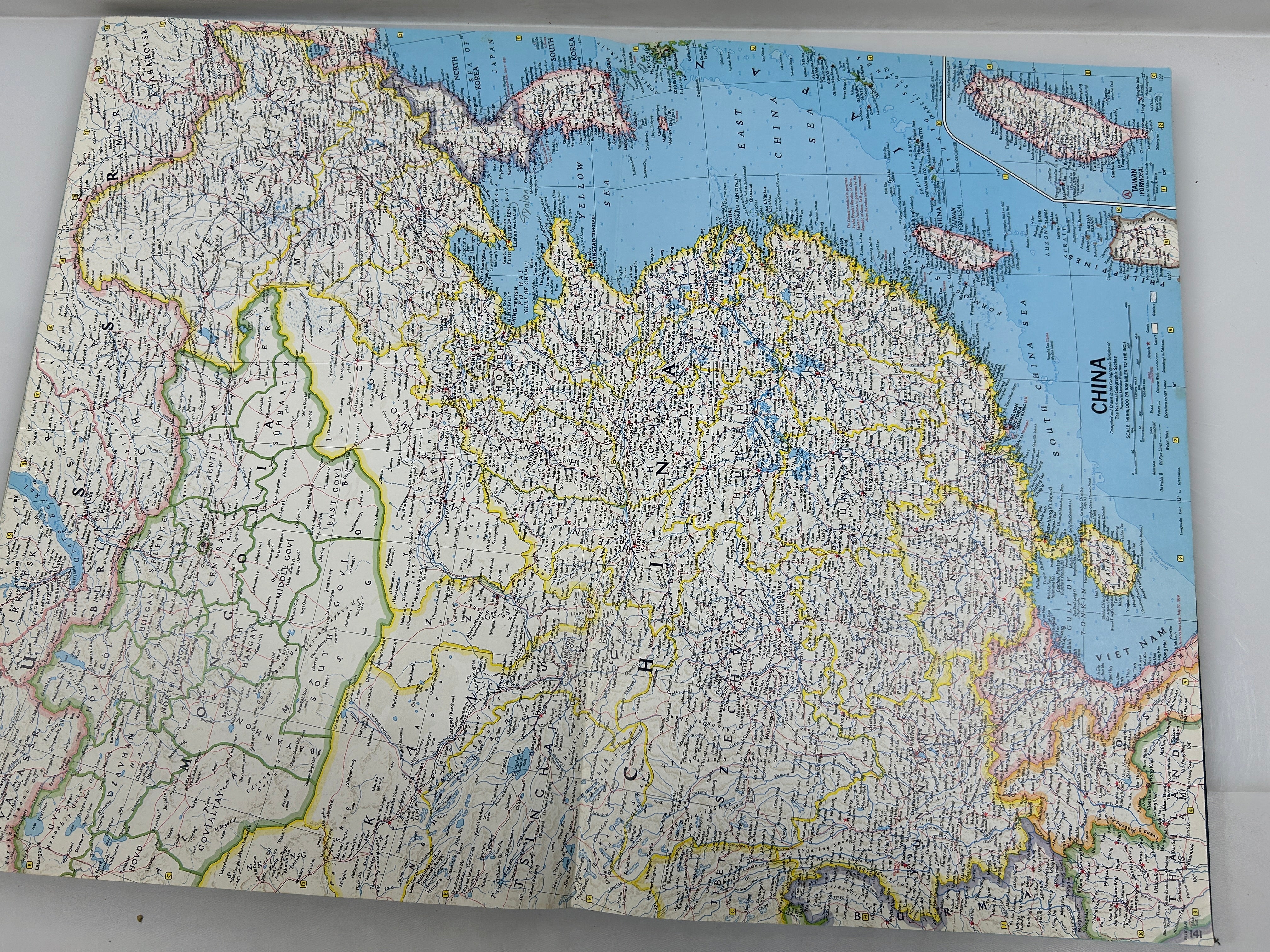 National Geographic Atlas of the World HC Edit Wilbur E. Garrett 1975 HC Signed
