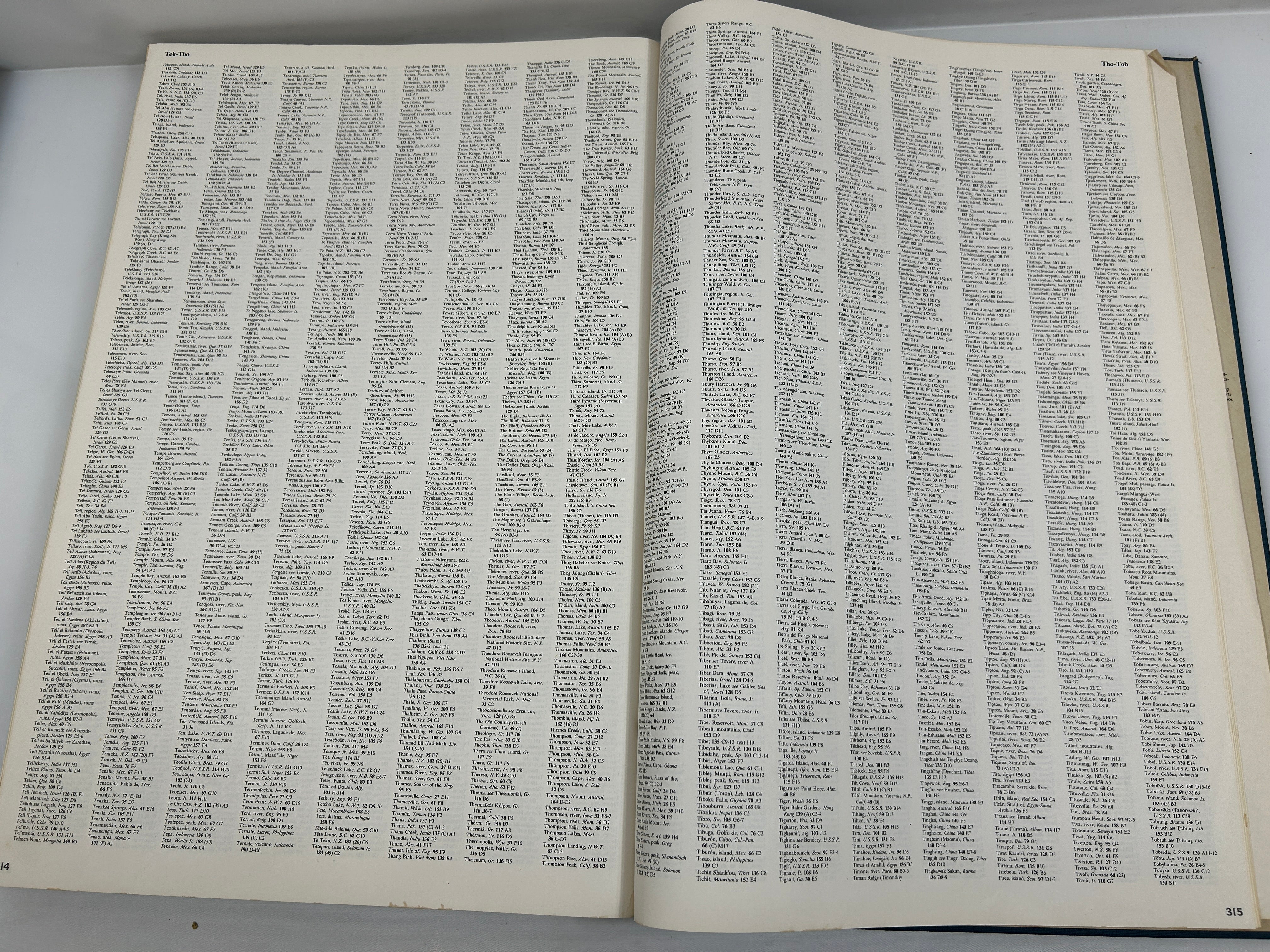 National Geographic Atlas of the World HC Edit Wilbur E. Garrett 1975 HC Signed