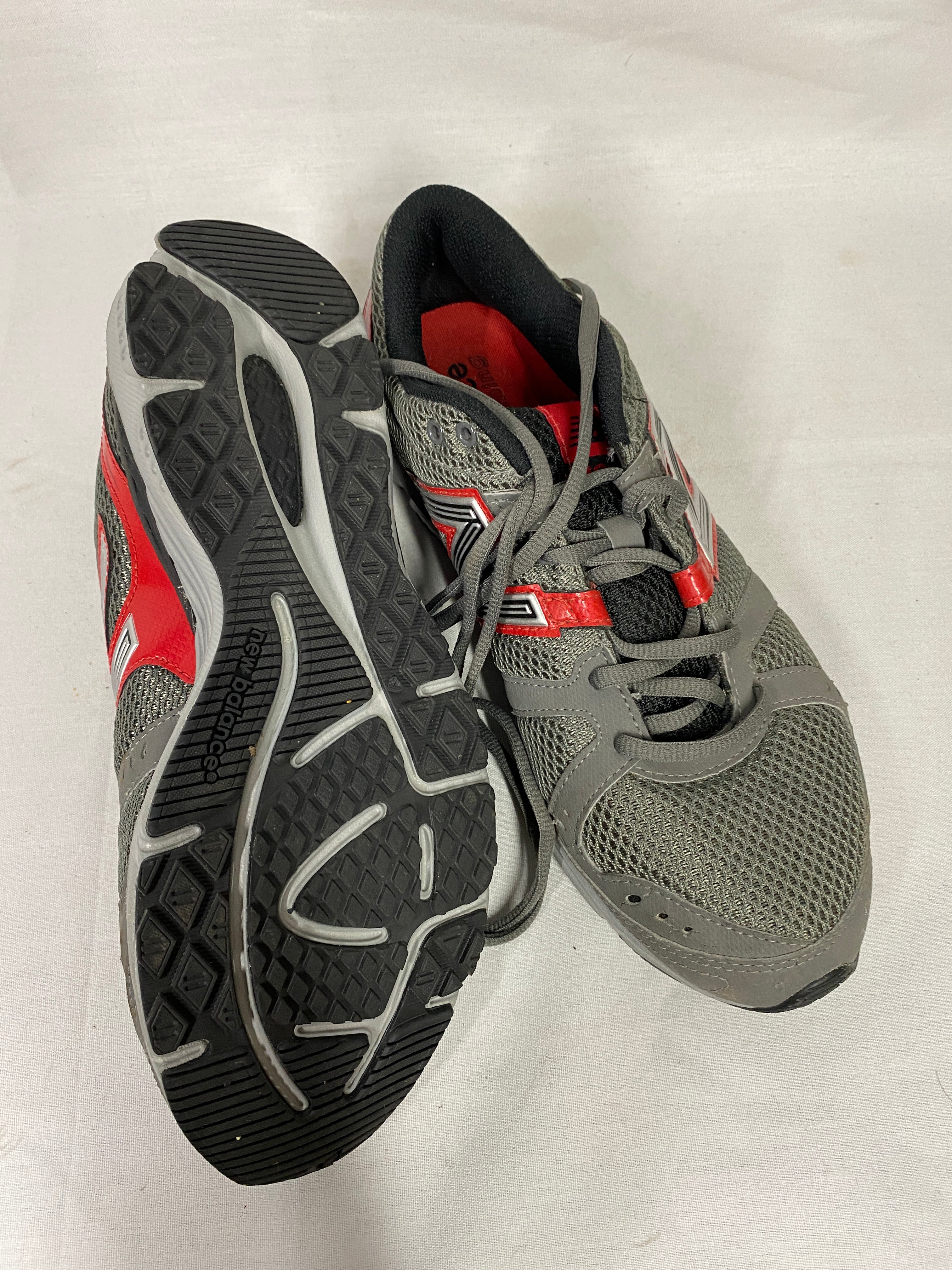 New Balance Gray and Red 690 Lightweight Running Shoes Men's Size 9