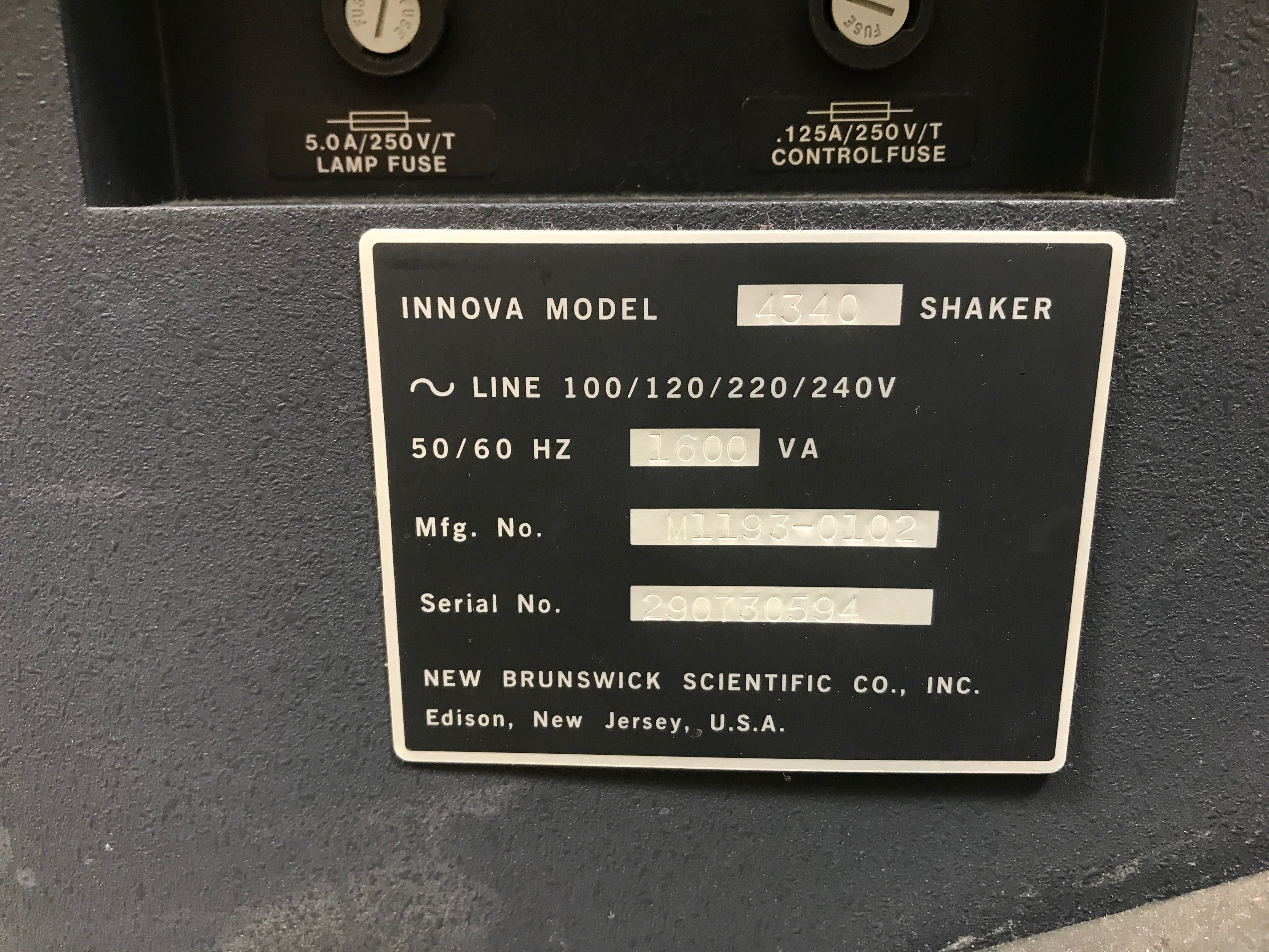 New Brunswick Innova 4340 Illuminated Refrigerated Incubator Shaker *For Parts or Repair*
