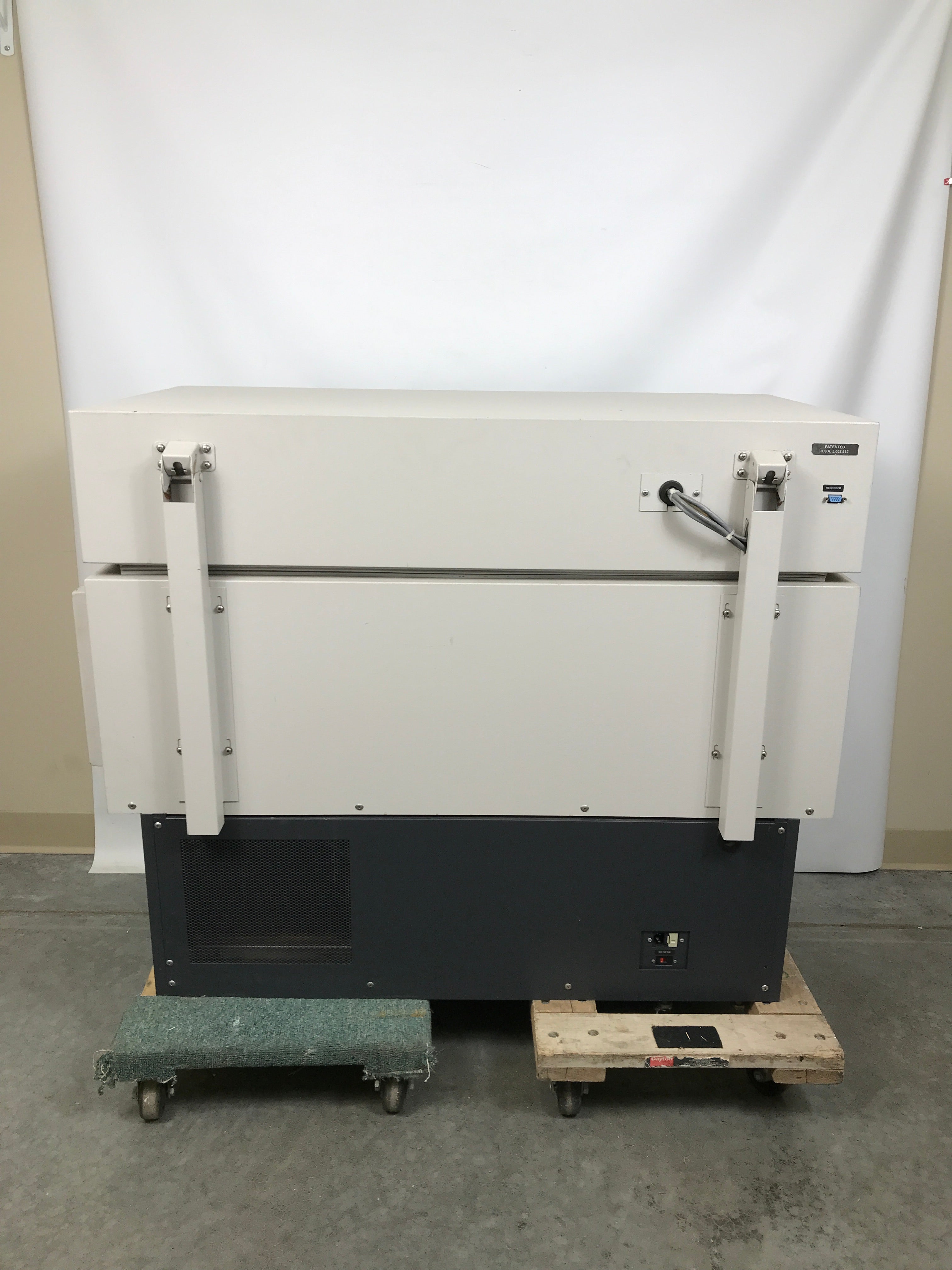 New Brunswick Innova 4340 Illuminated Refrigerated Incubator Shaker *For Parts or Repair*